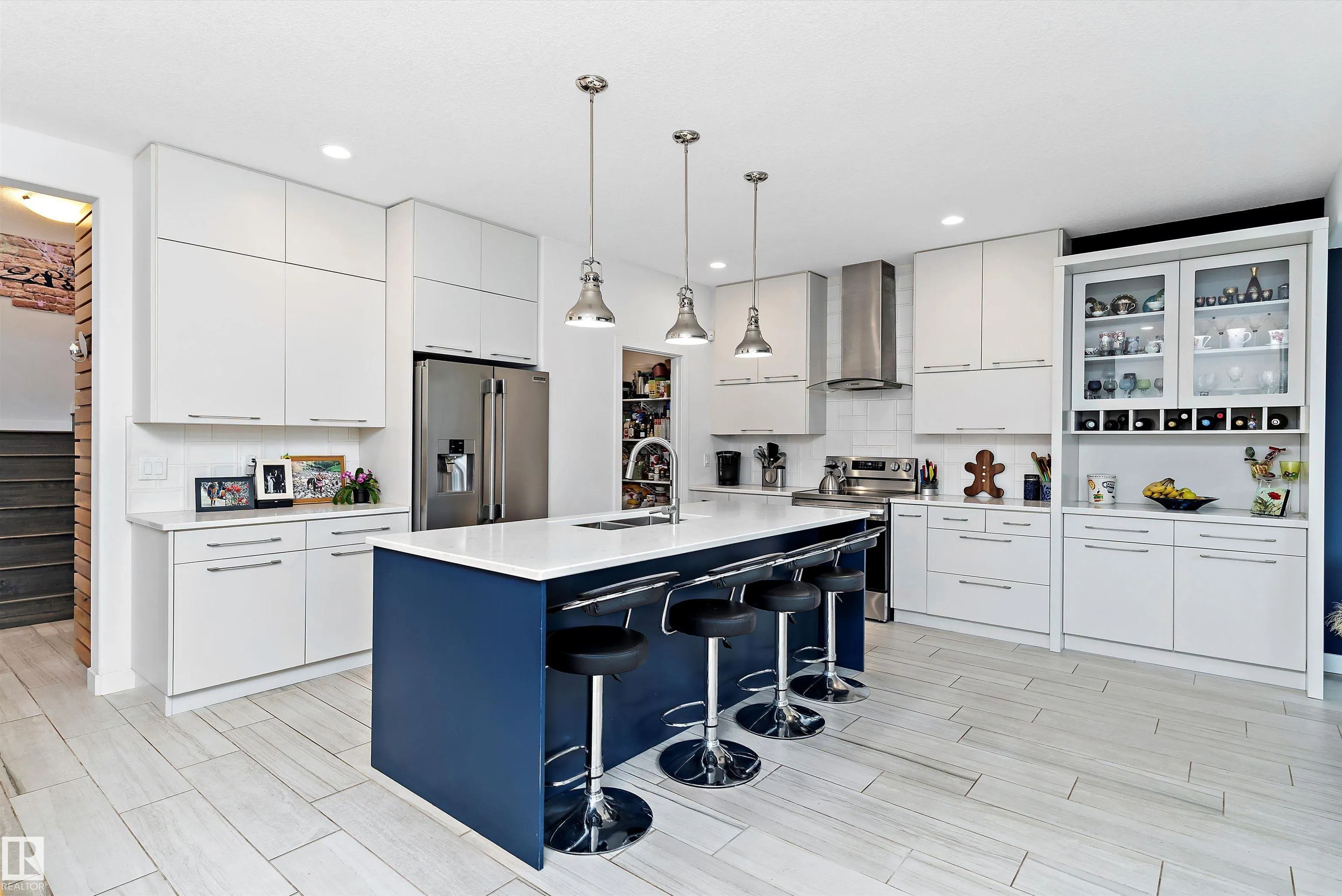 1756 TANAGER Close