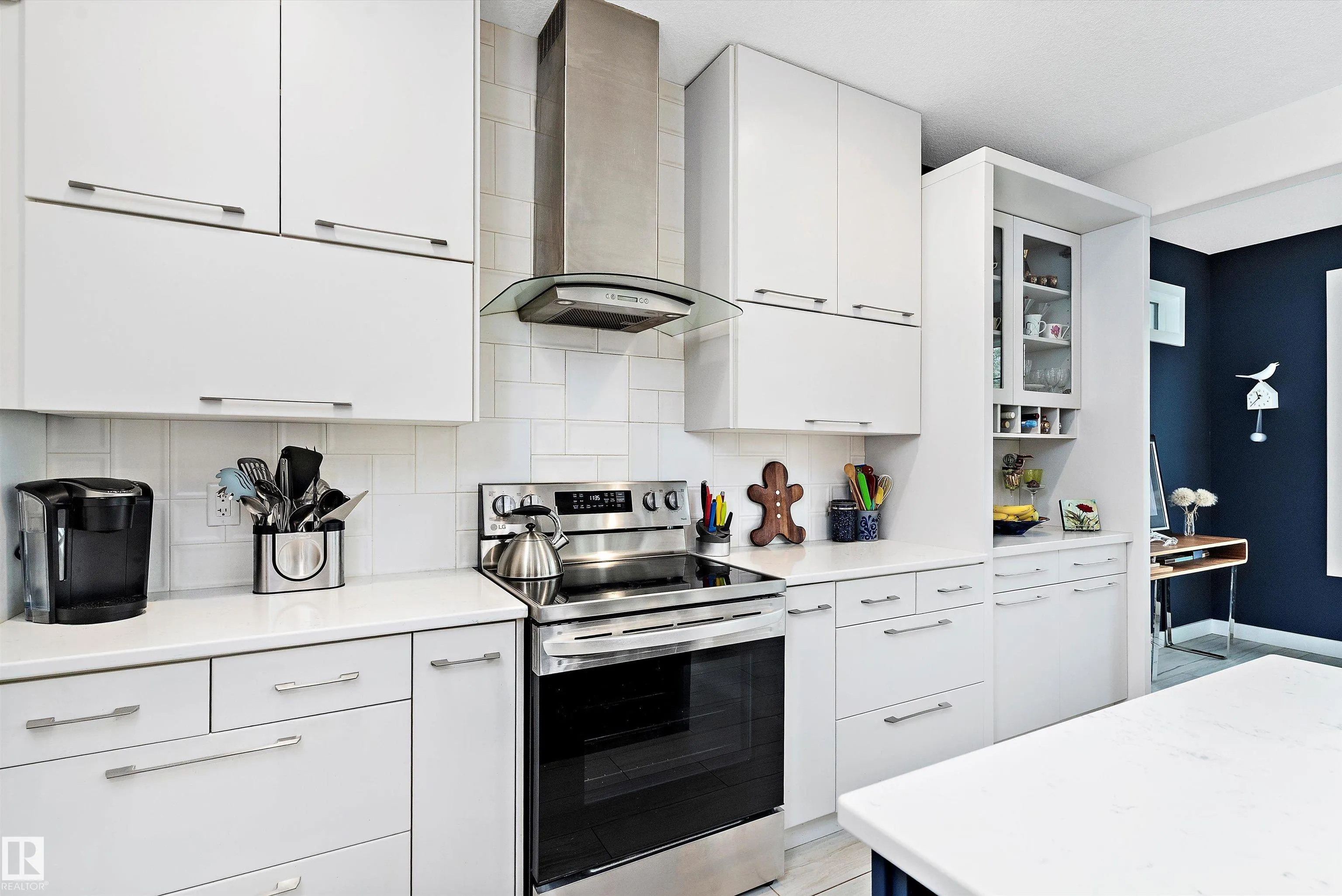 1756 TANAGER Close
