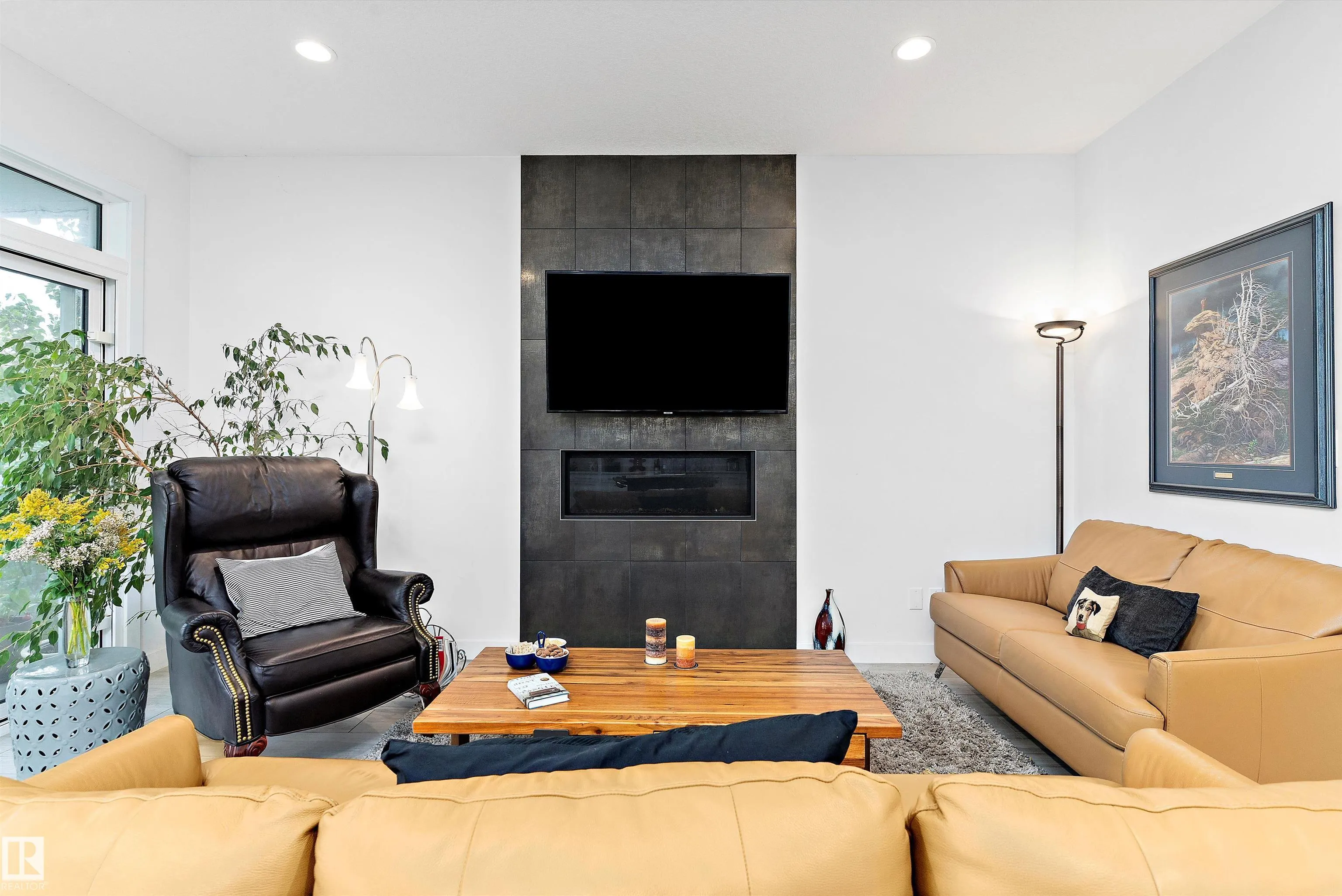 1756 TANAGER Close