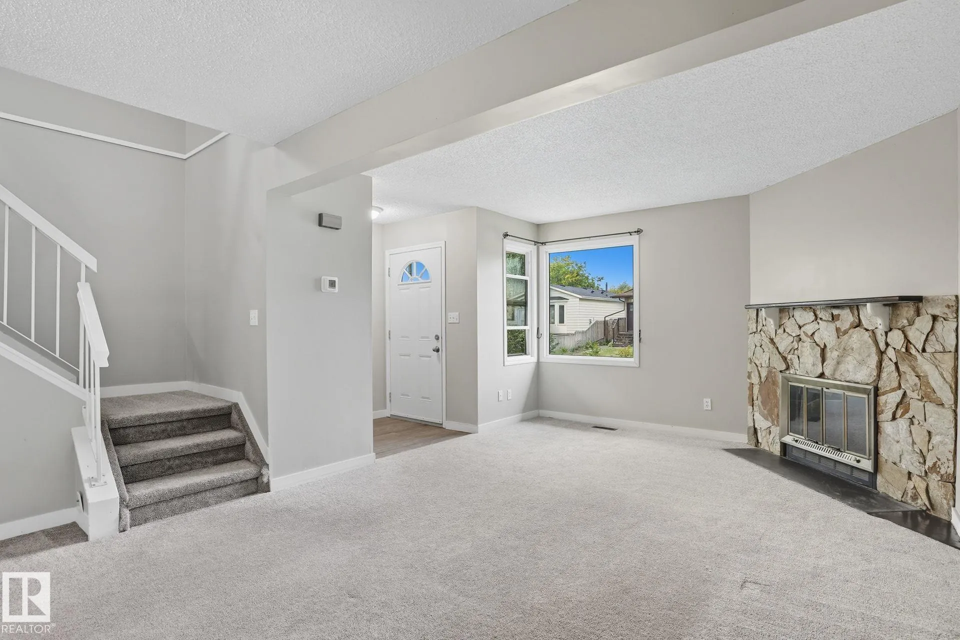 142 KINISKI Crescent