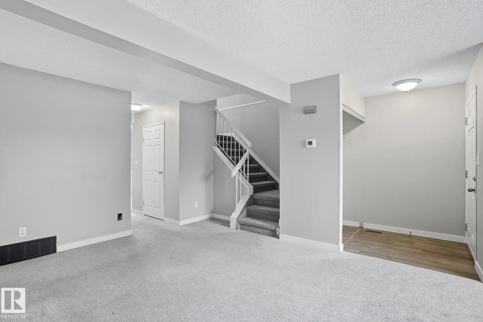 142 KINISKI Crescent