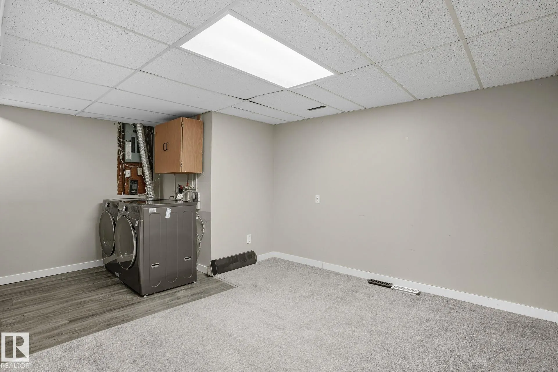 142 KINISKI Crescent
