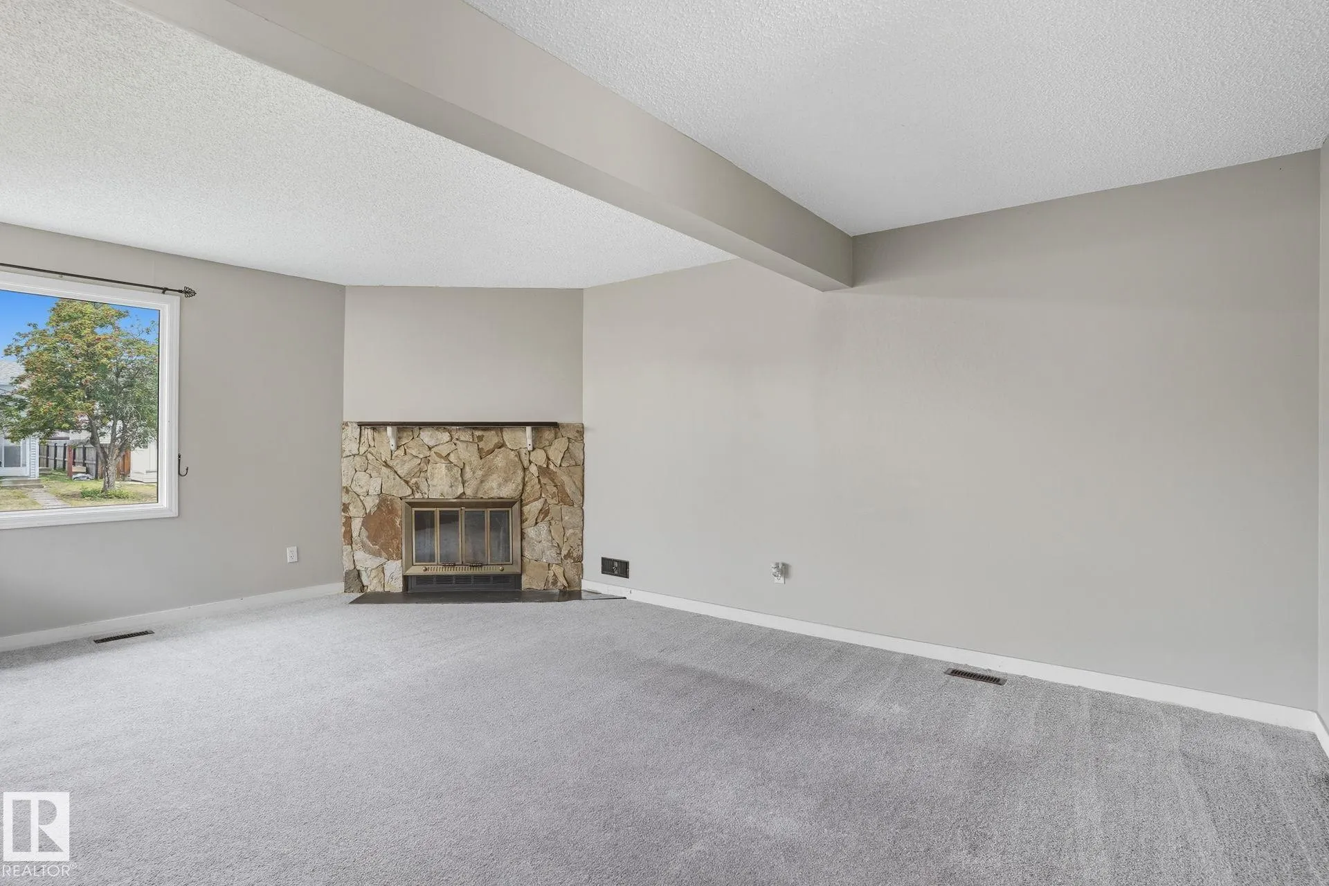 142 KINISKI Crescent