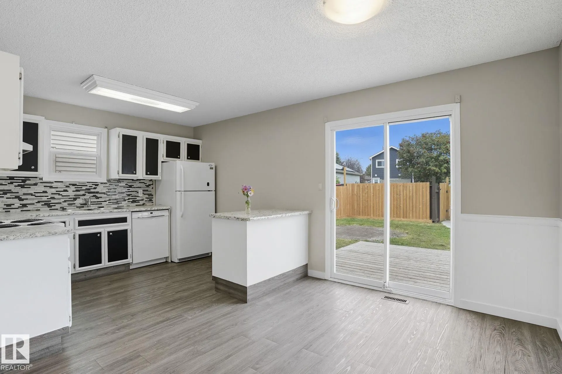 142 KINISKI Crescent