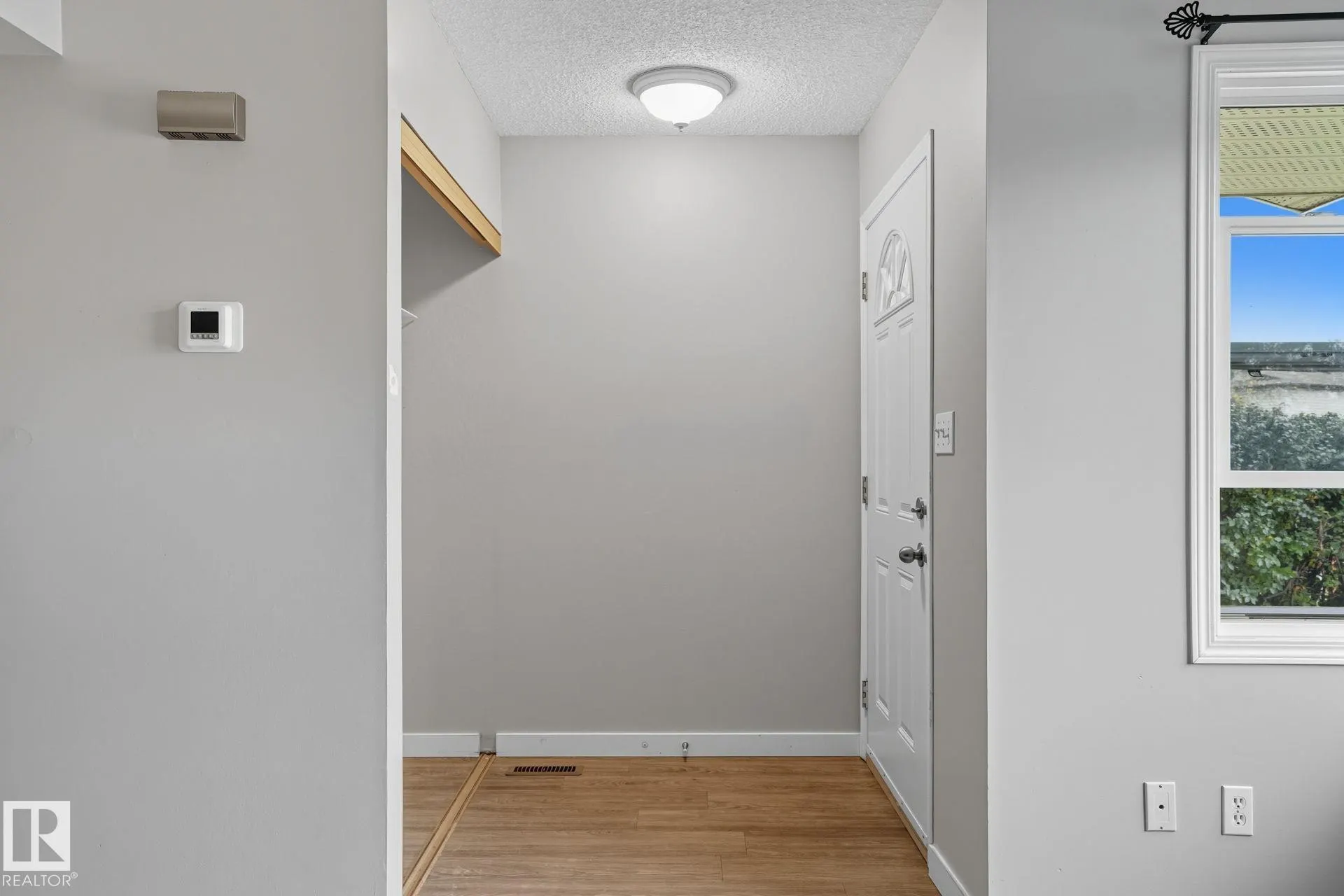 142 KINISKI Crescent