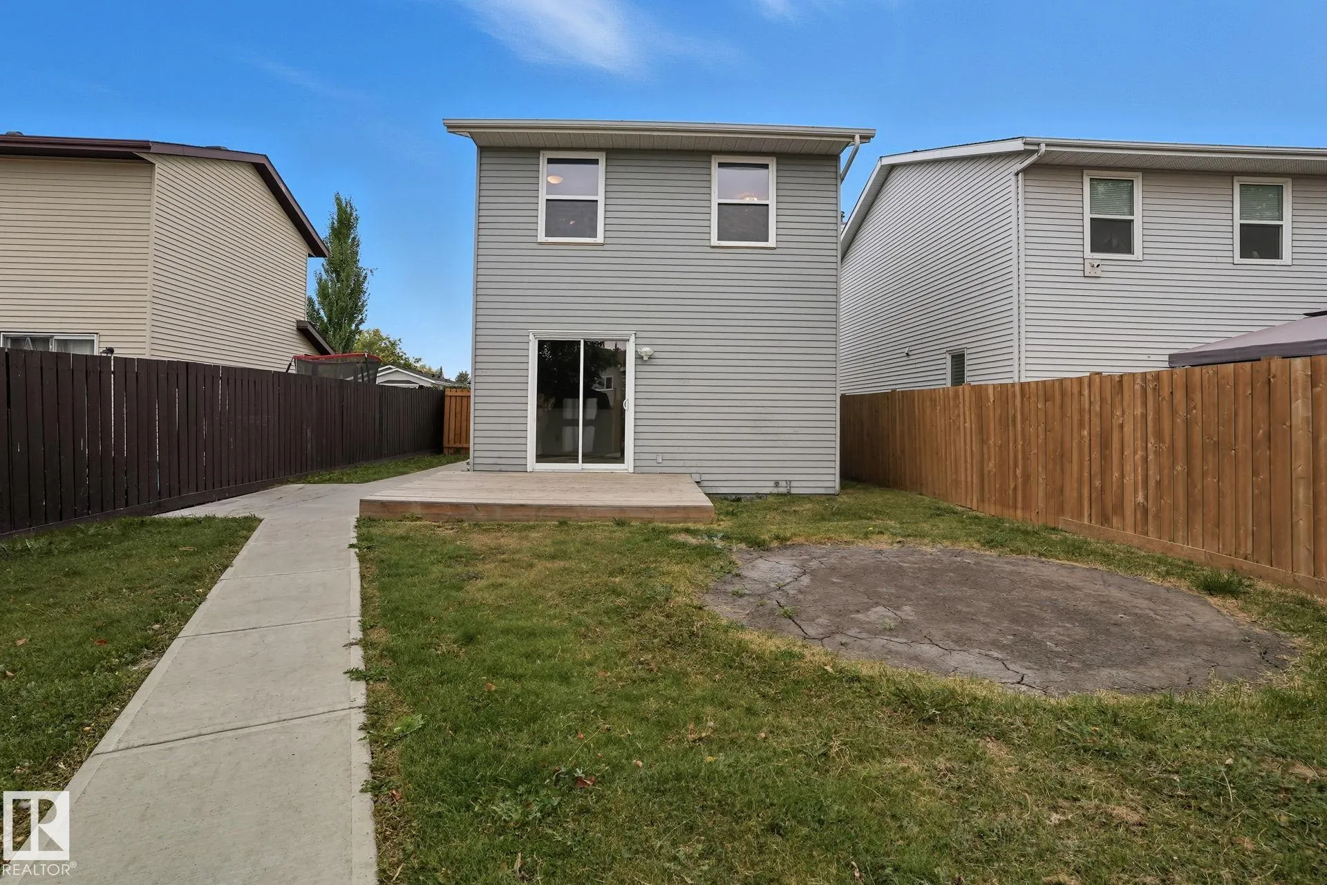 142 KINISKI Crescent