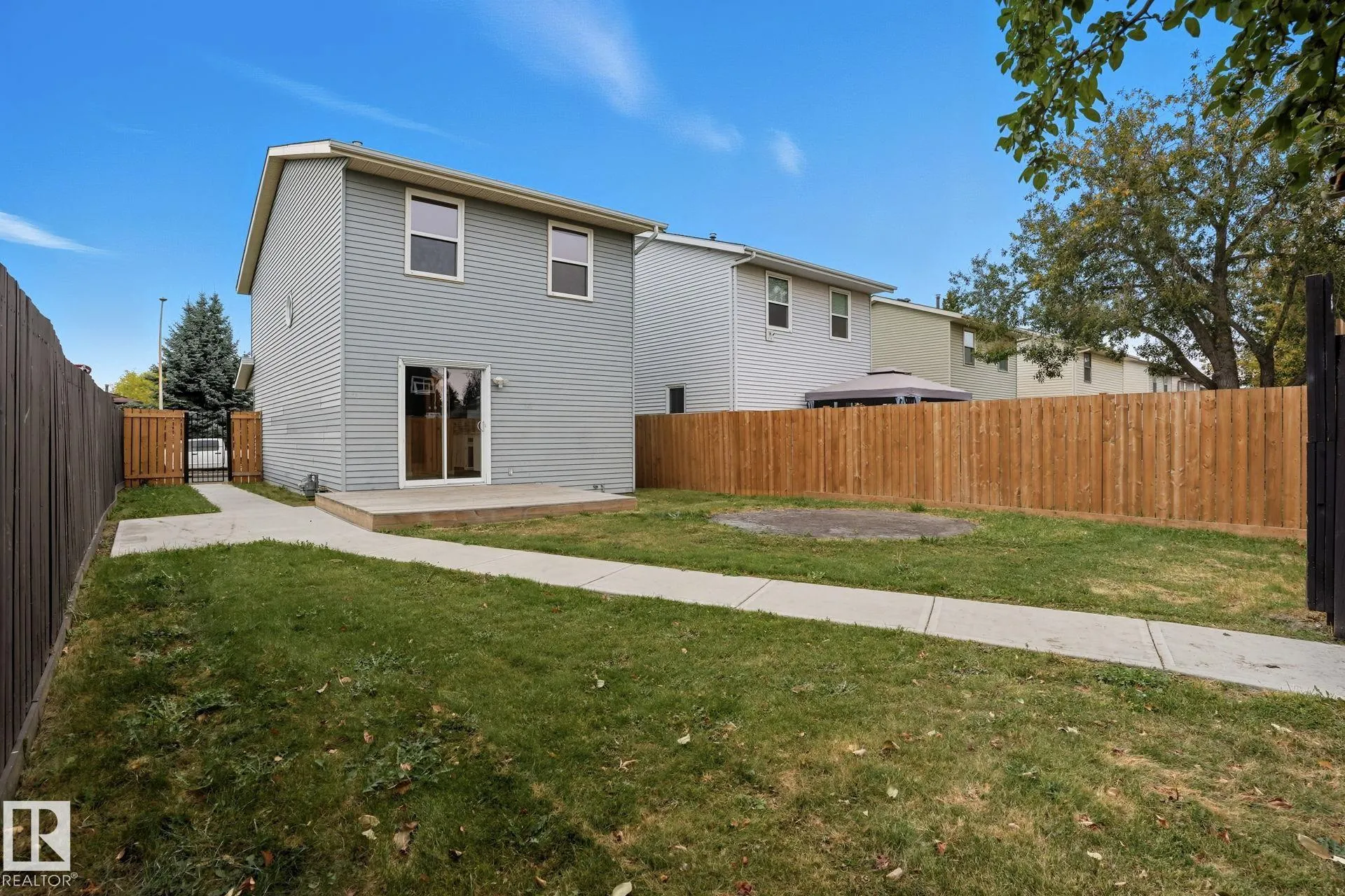 142 KINISKI Crescent