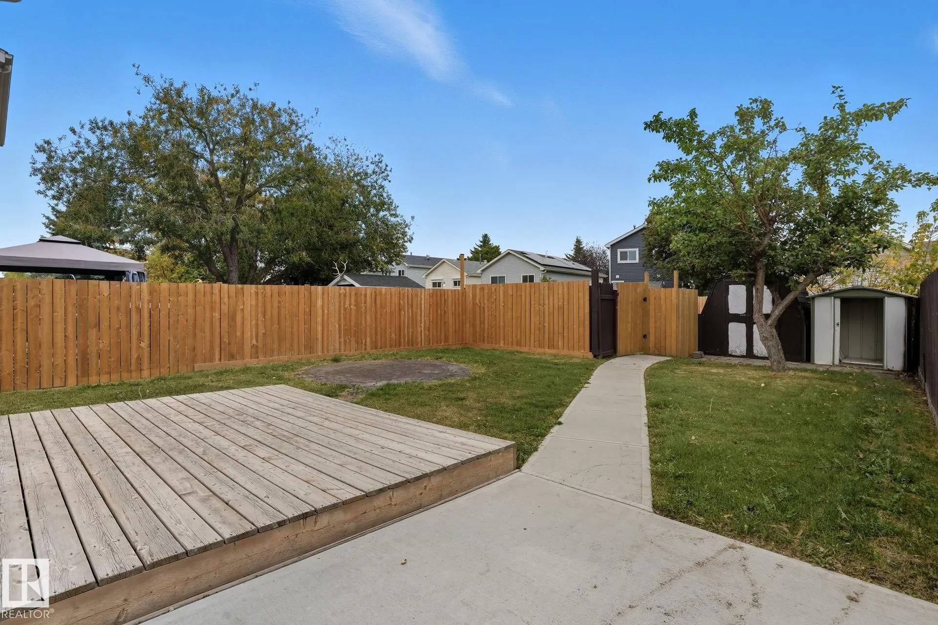 142 KINISKI Crescent