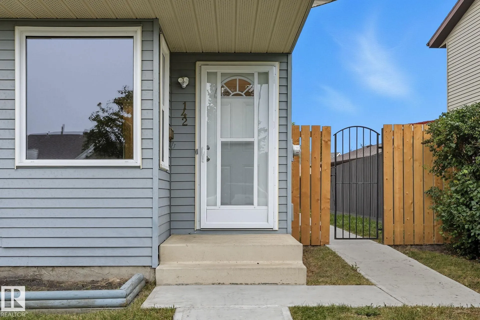 142 KINISKI Crescent
