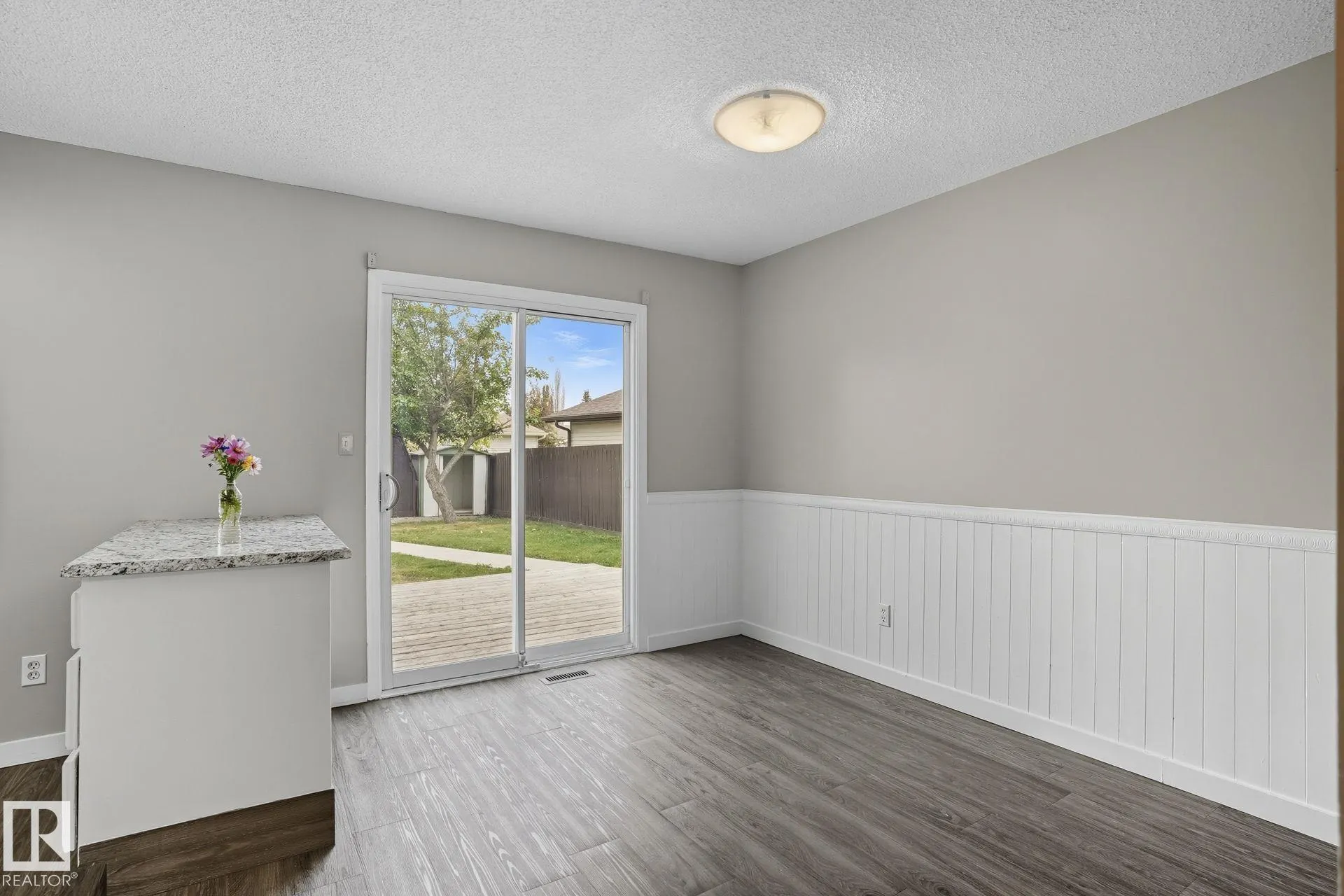 142 KINISKI Crescent