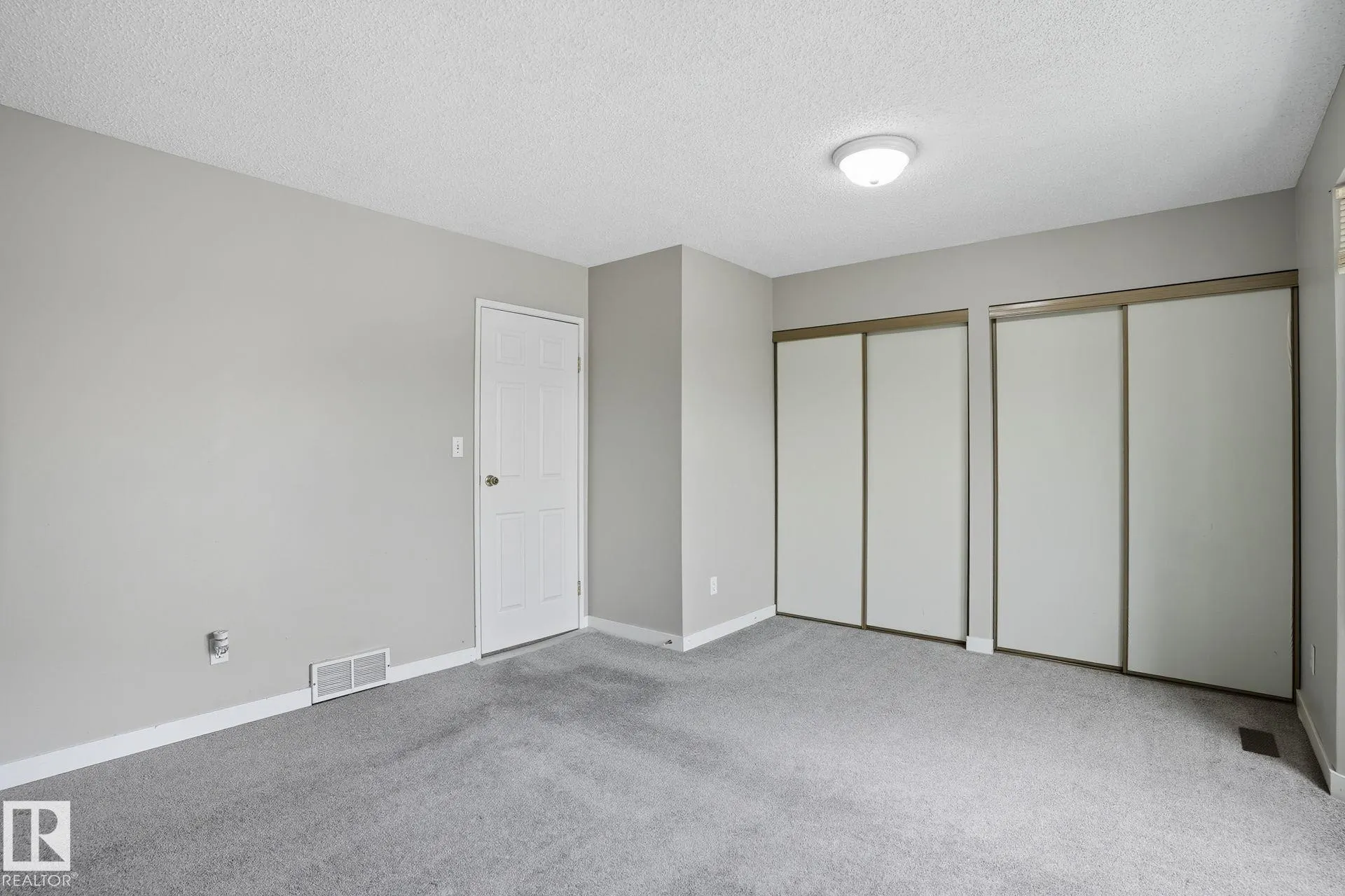 142 KINISKI Crescent