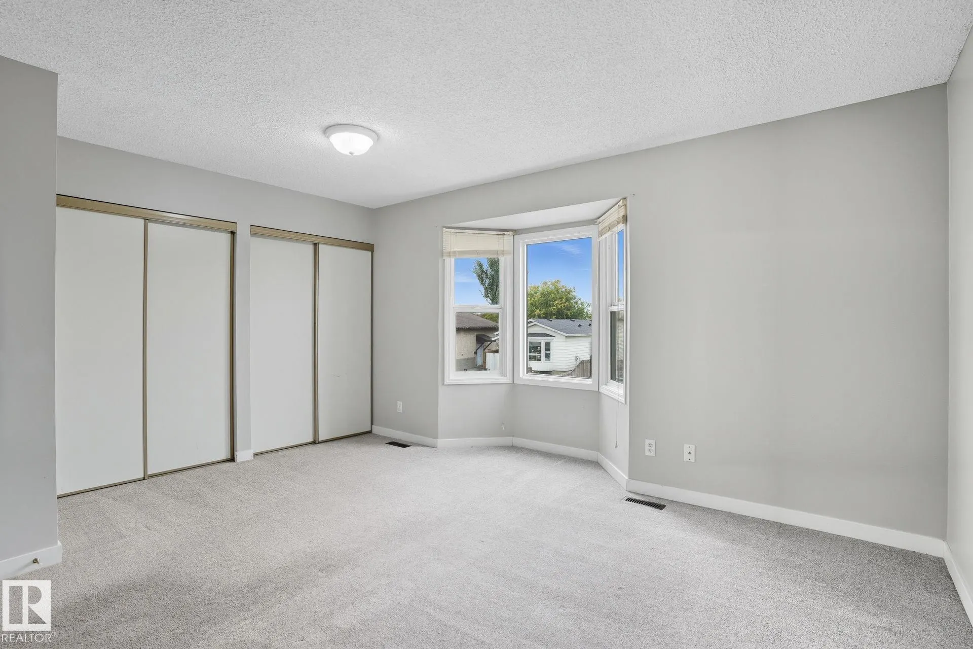 142 KINISKI Crescent