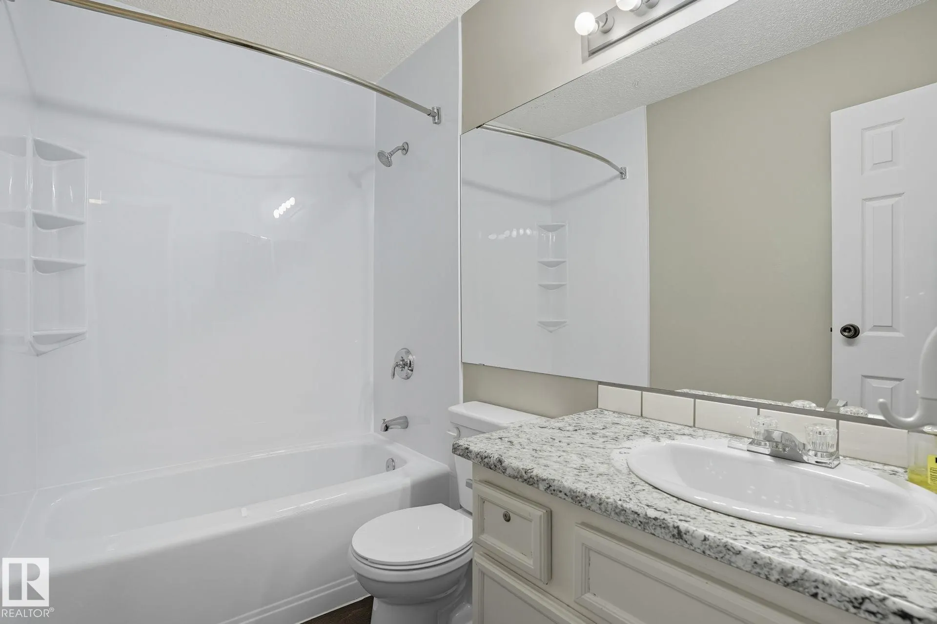 142 KINISKI Crescent
