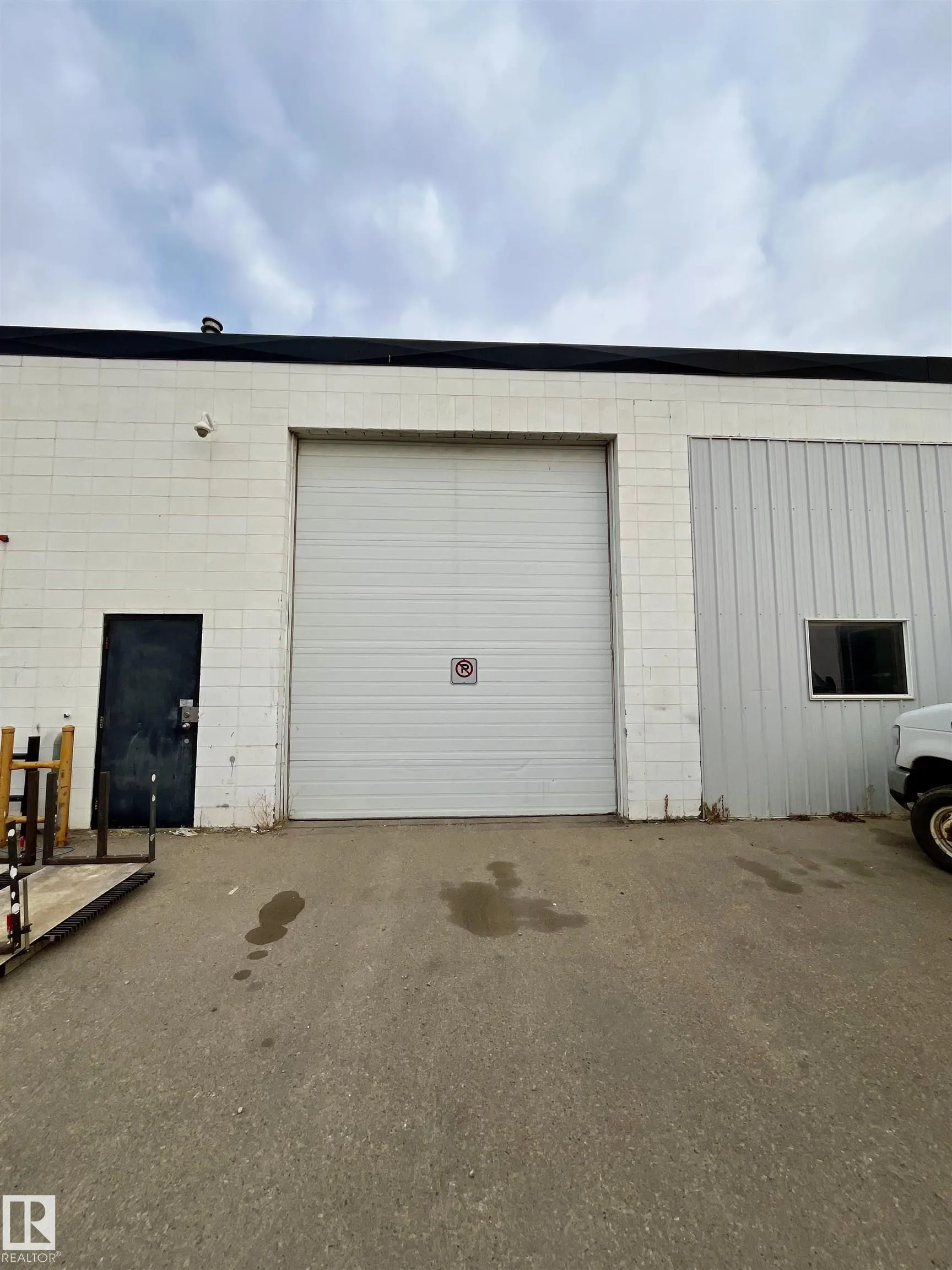 7620 Yellowhead Trail