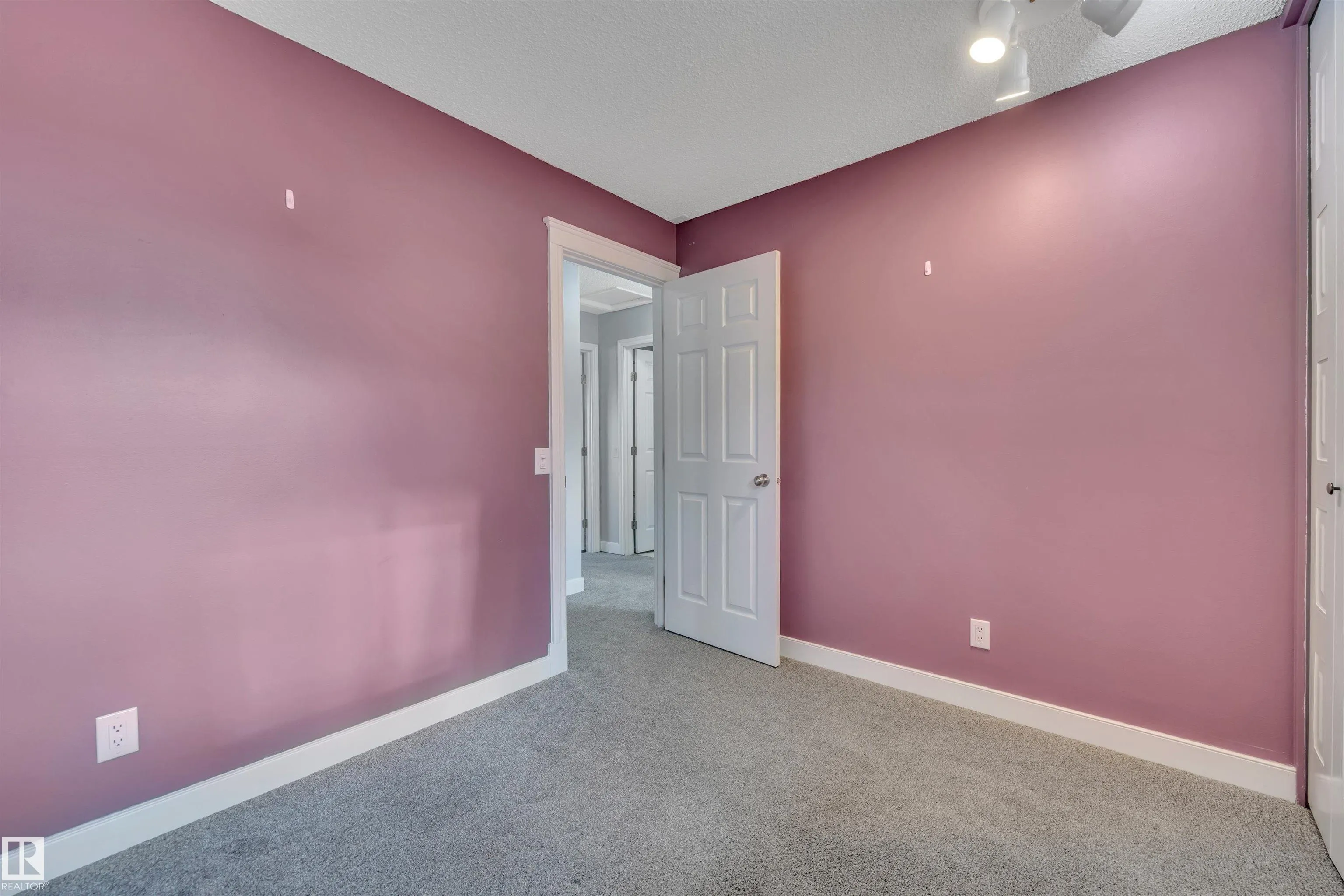 4323 SOUTH PARK Drive