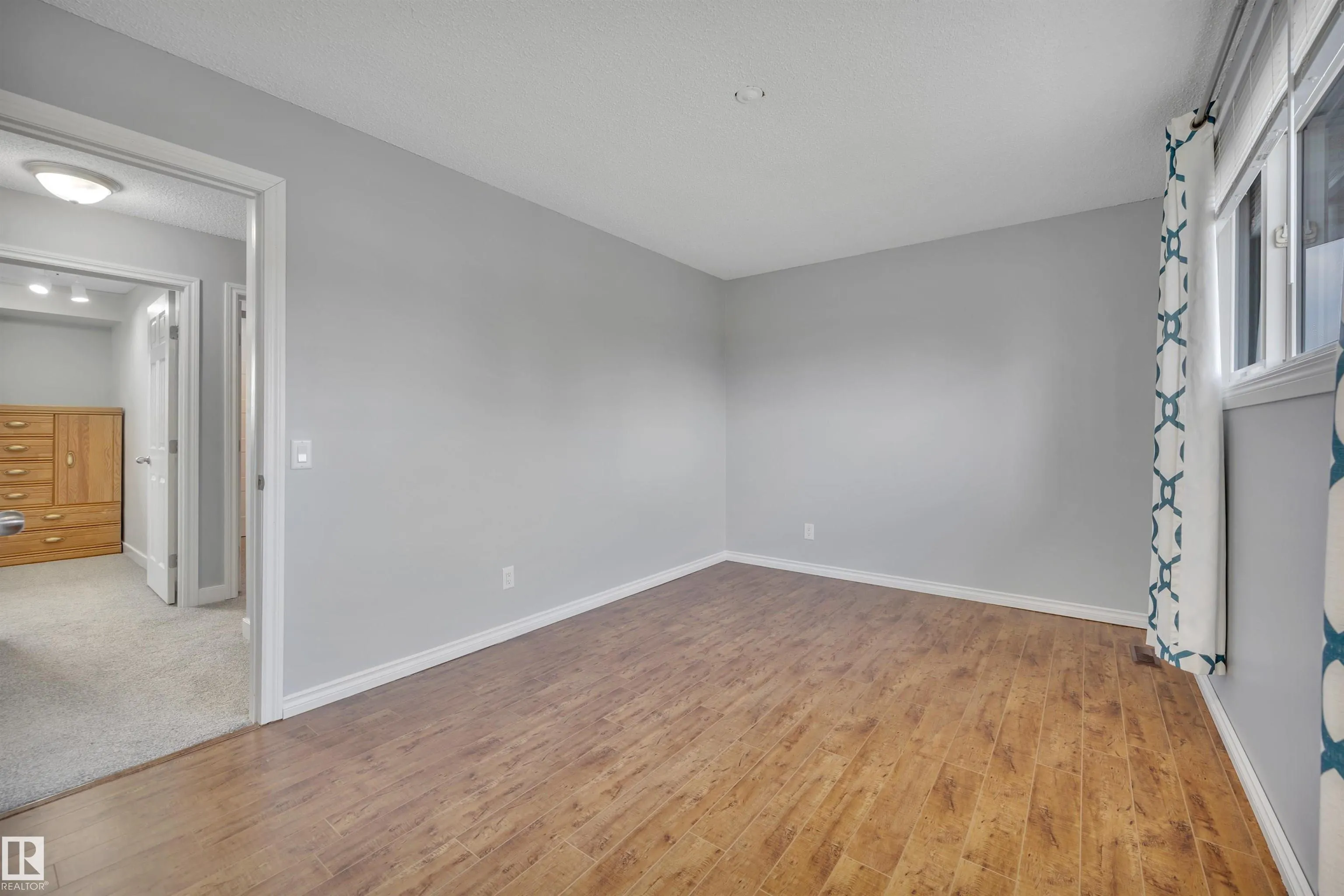 4323 SOUTH PARK Drive