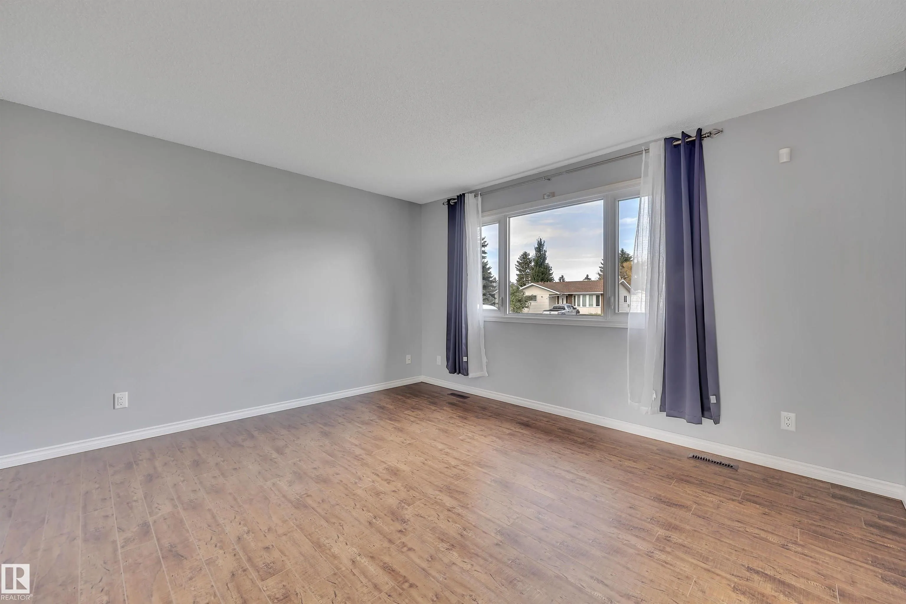4323 SOUTH PARK Drive