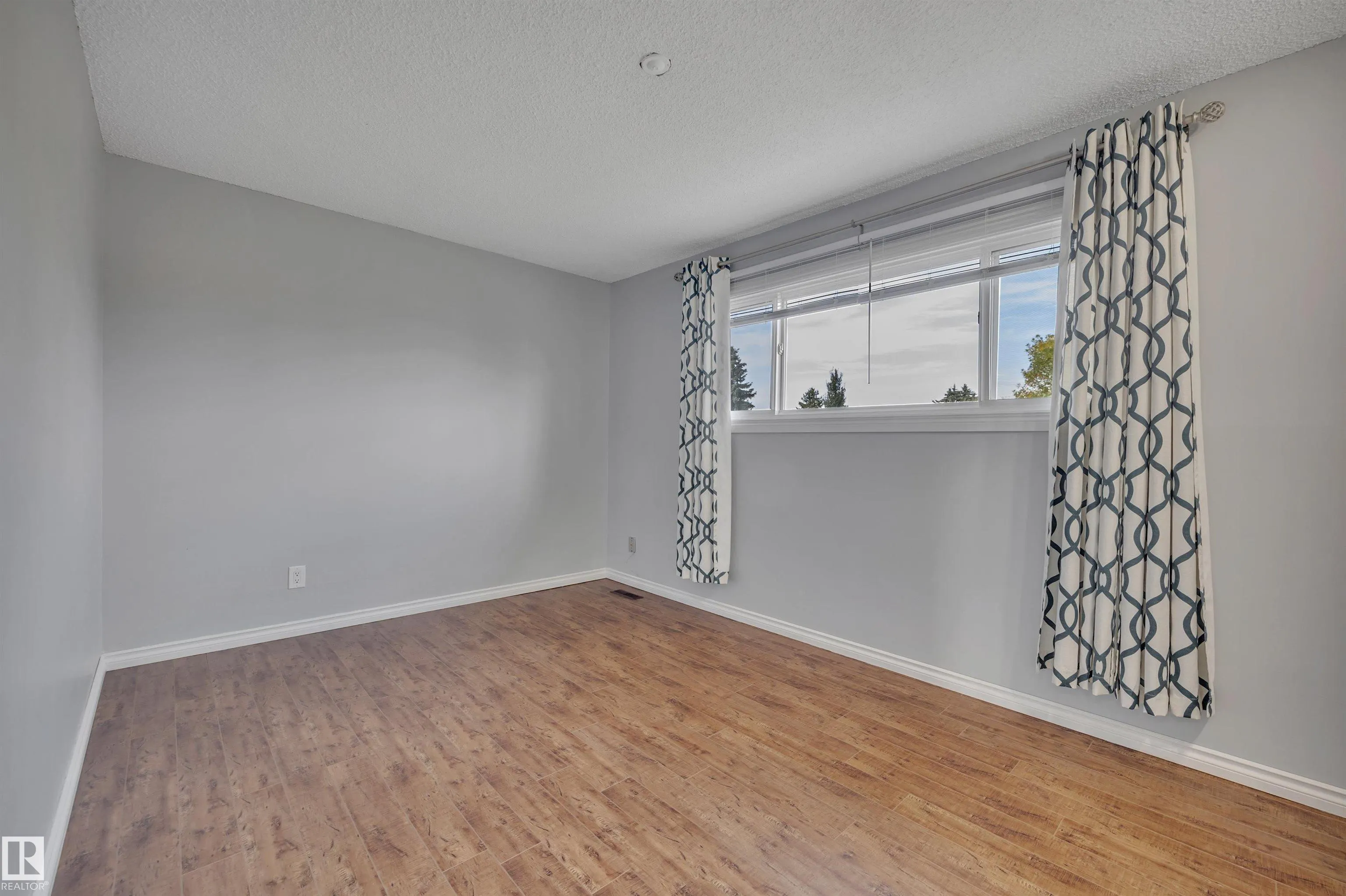 4323 SOUTH PARK Drive