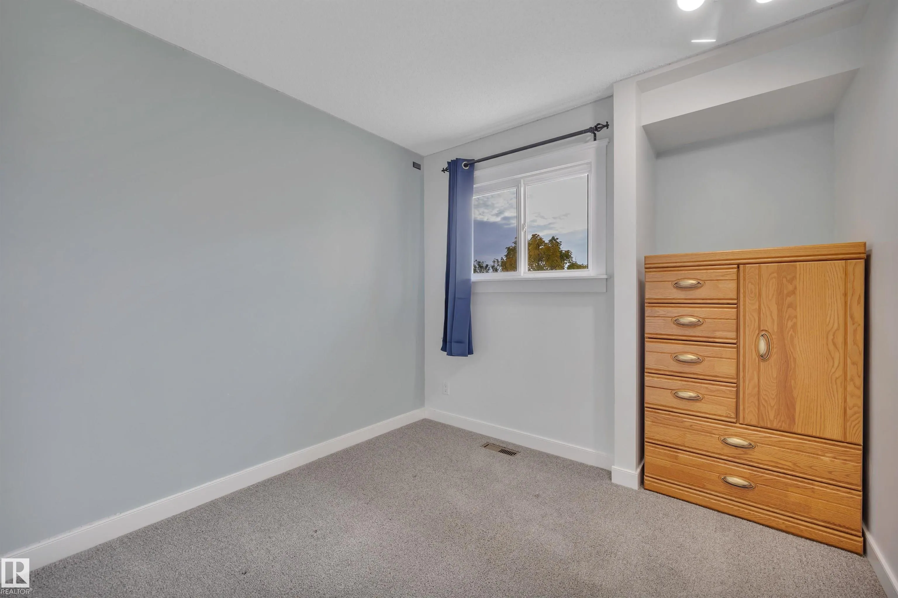 4323 SOUTH PARK Drive