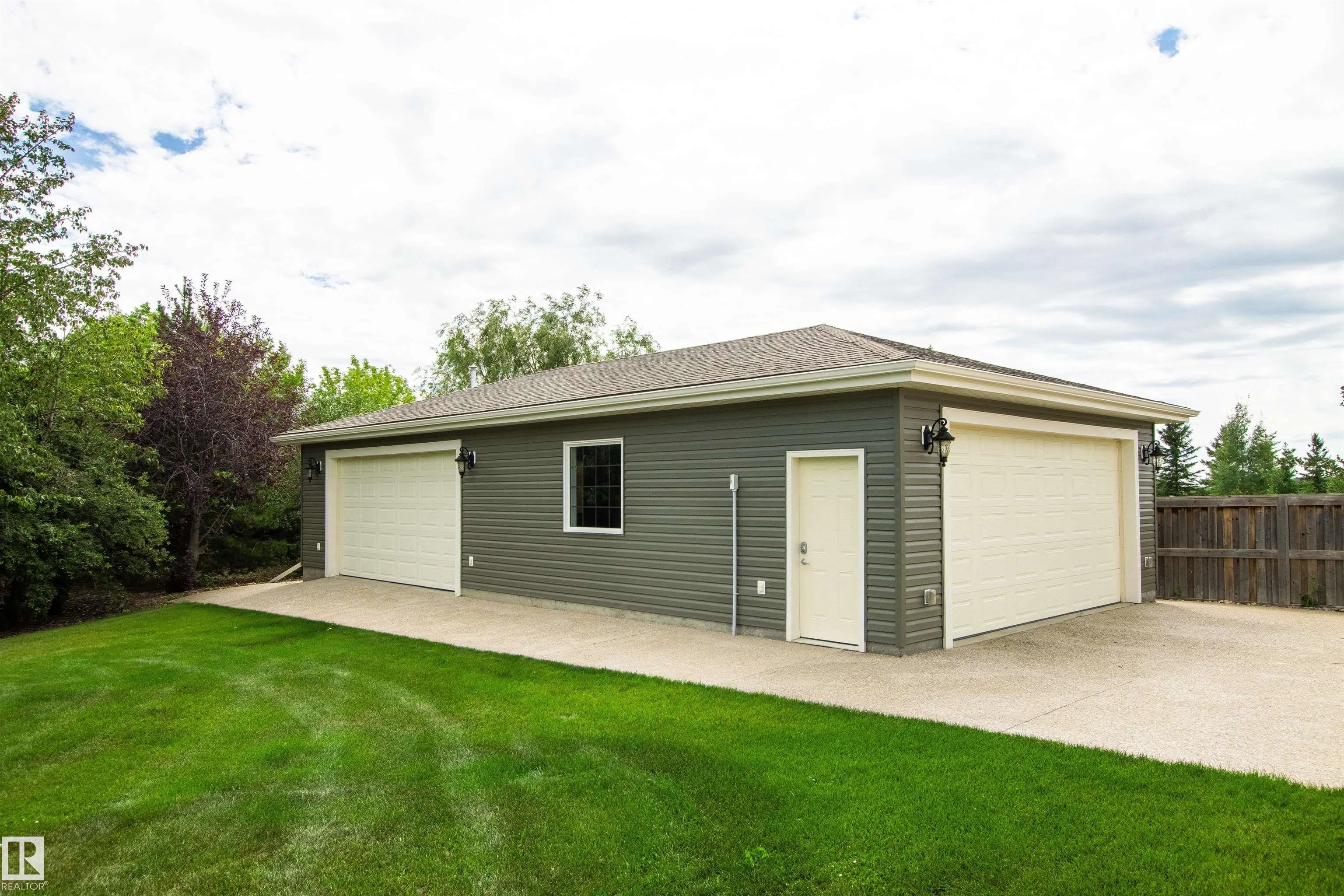110,50565 Rge Road 245