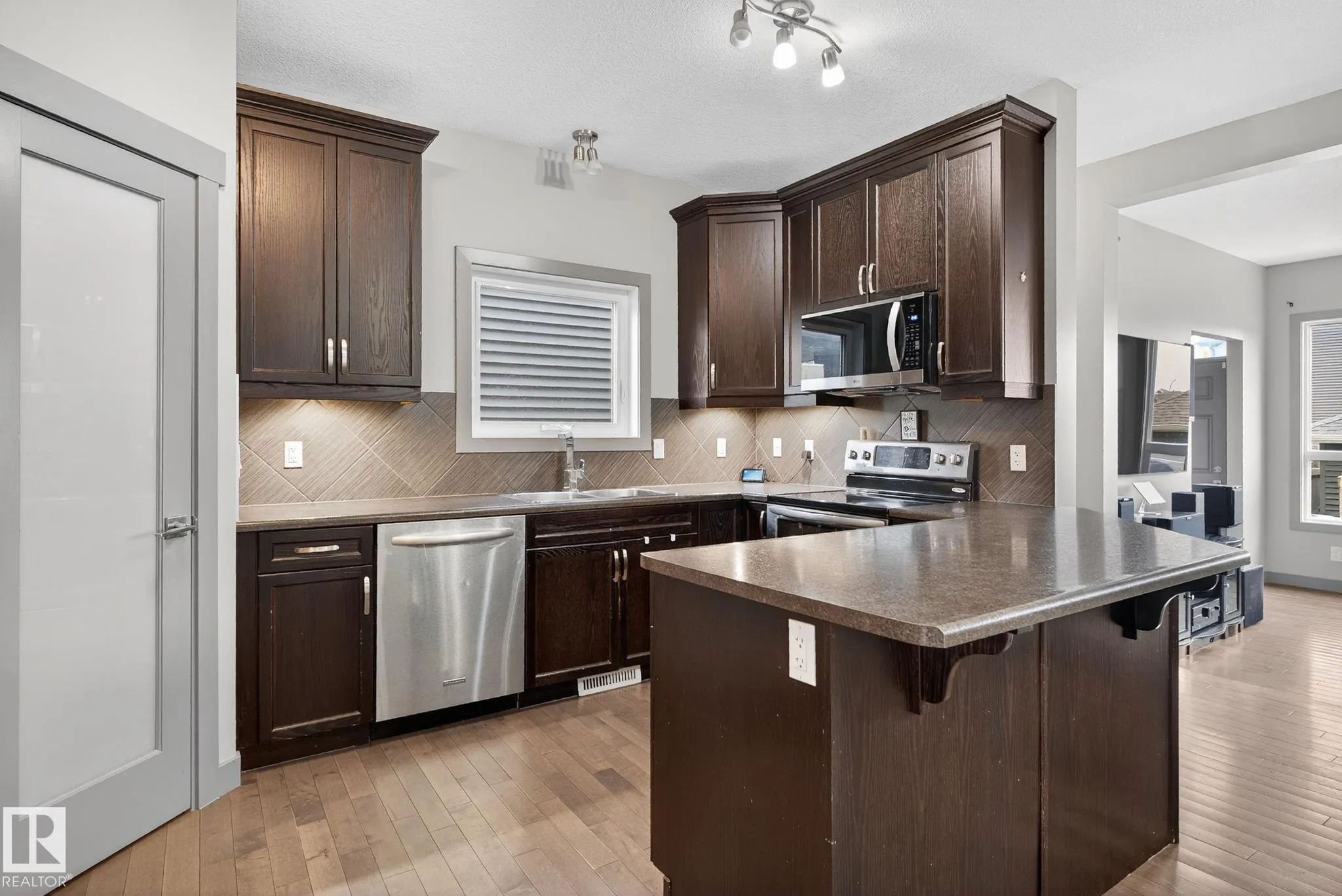 5514 CRABAPPLE Loop