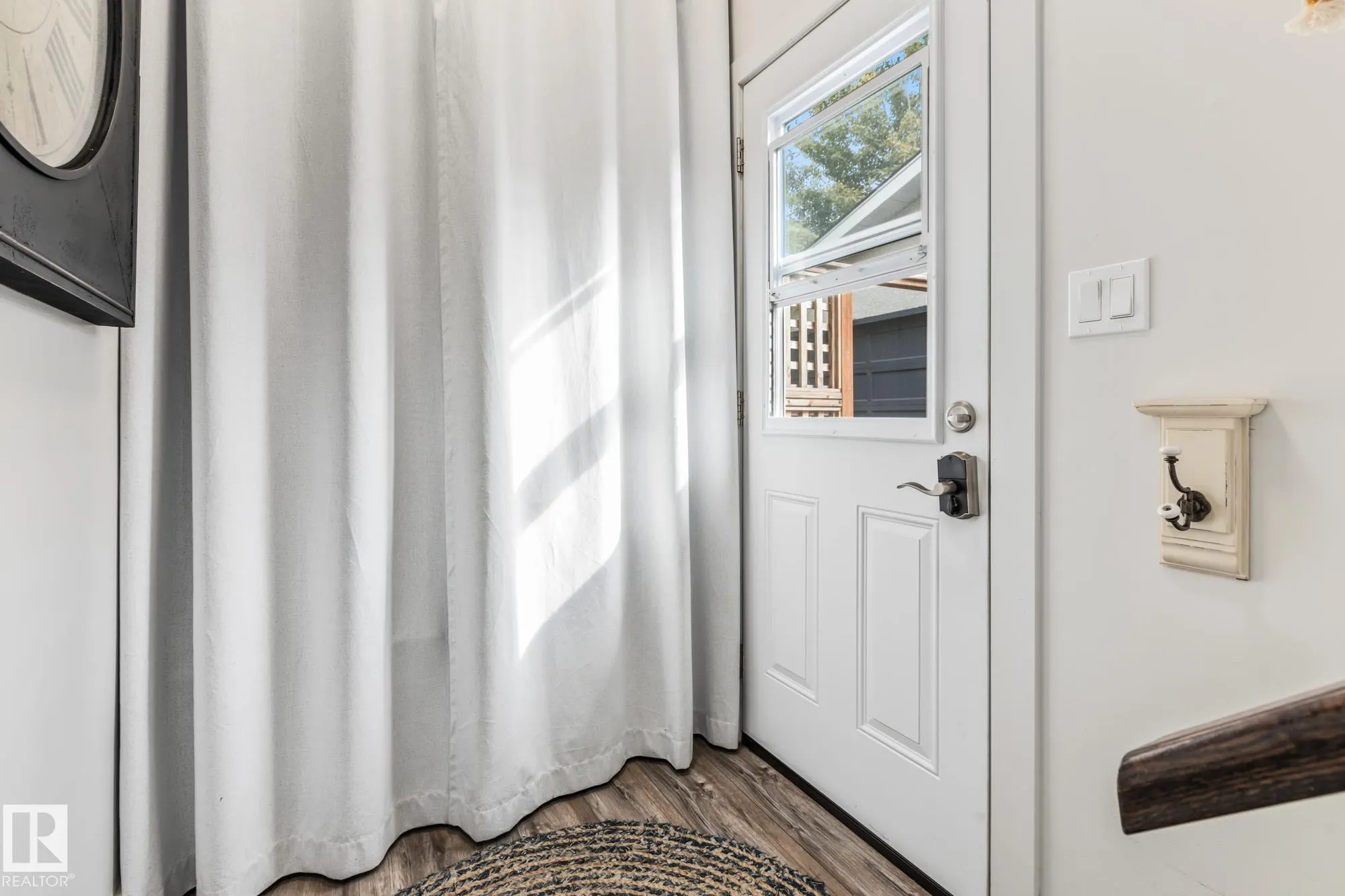 17 LAURIER Crescent