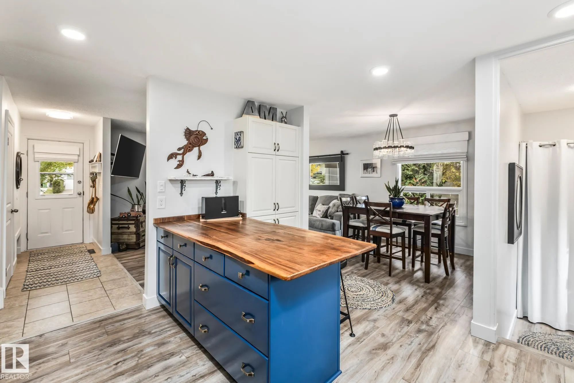 17 LAURIER Crescent