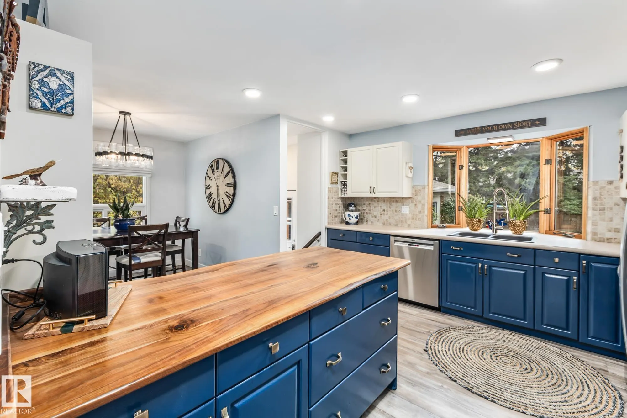 17 LAURIER Crescent