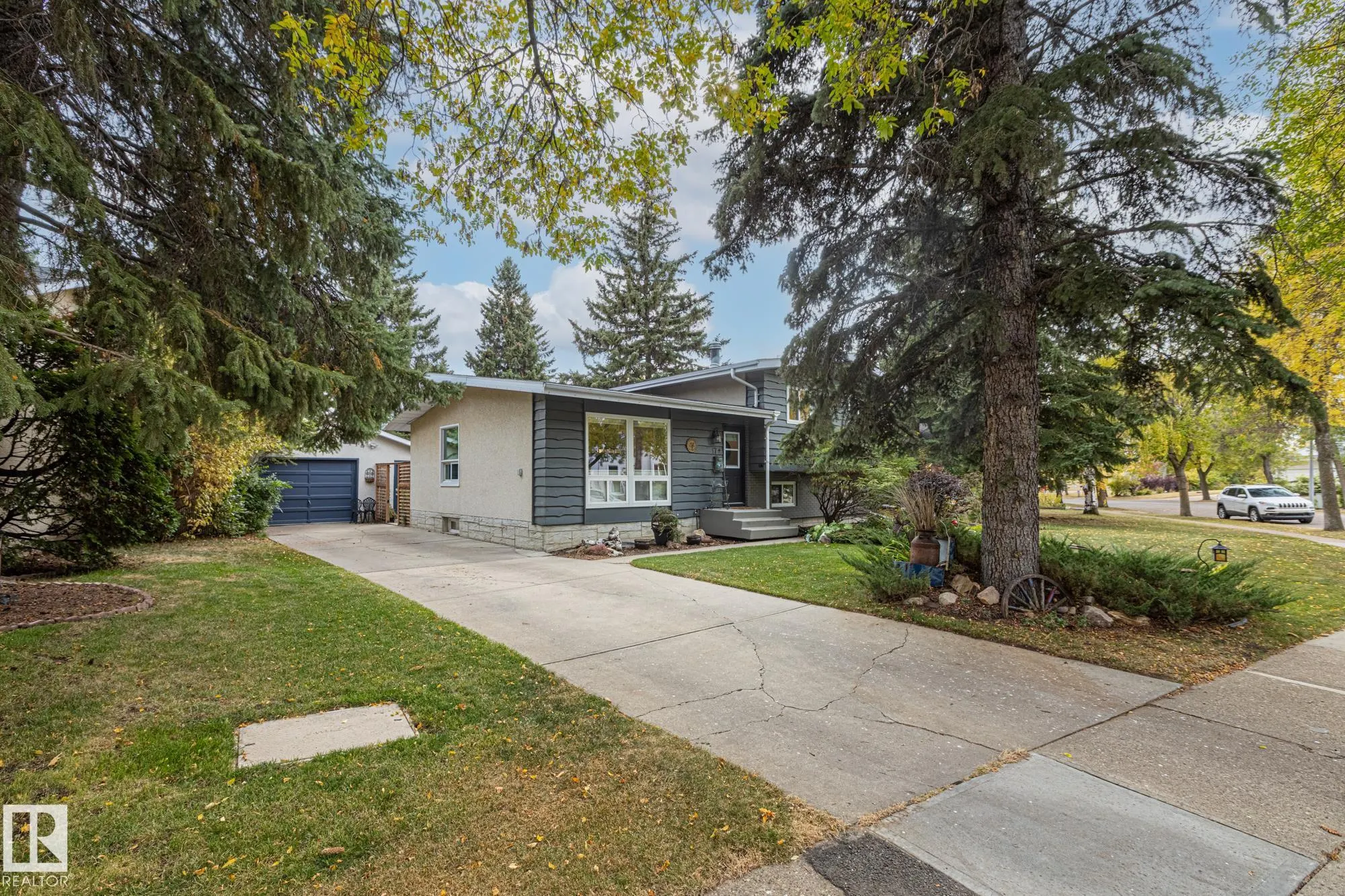 17 LAURIER Crescent