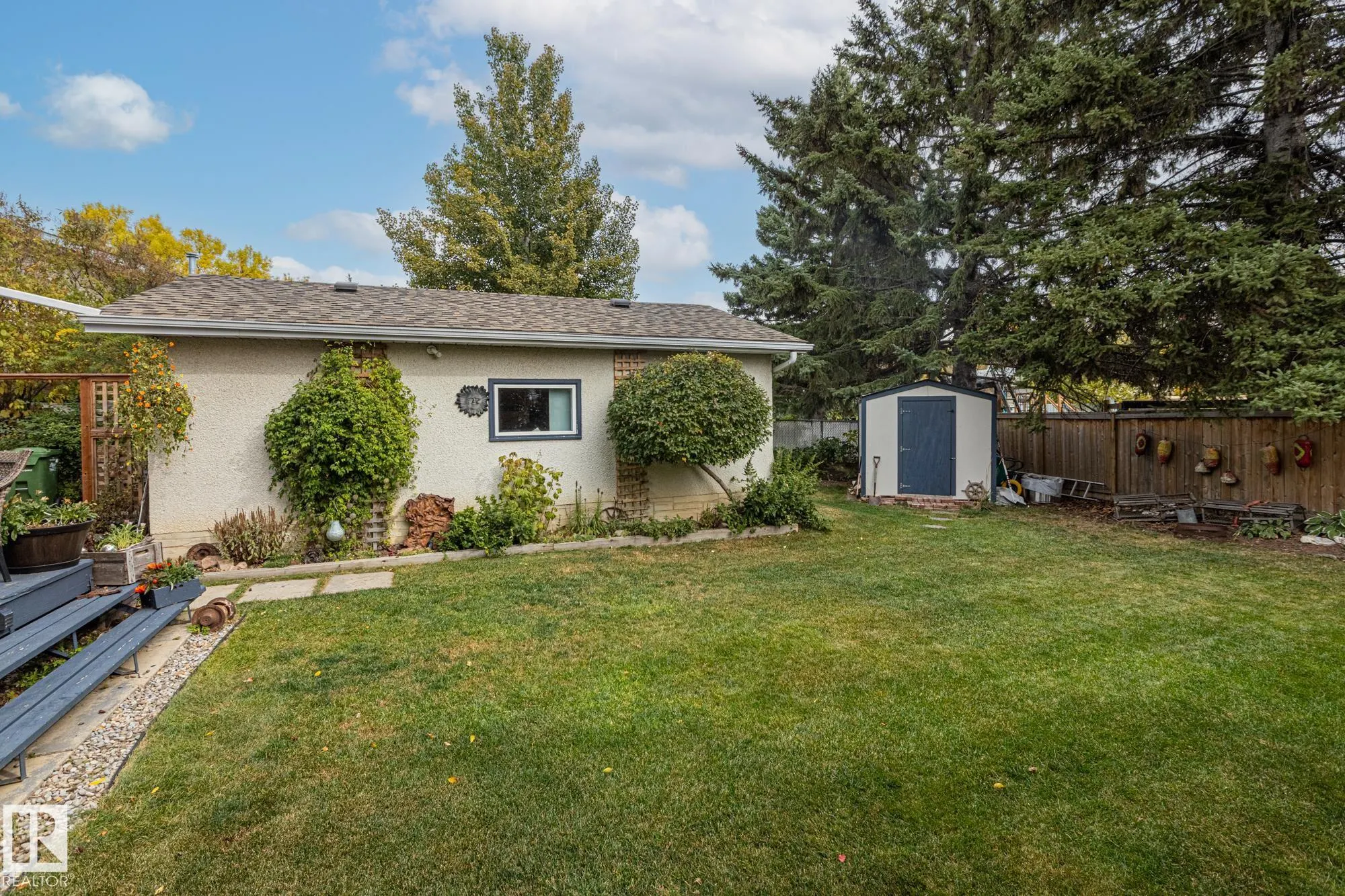17 LAURIER Crescent