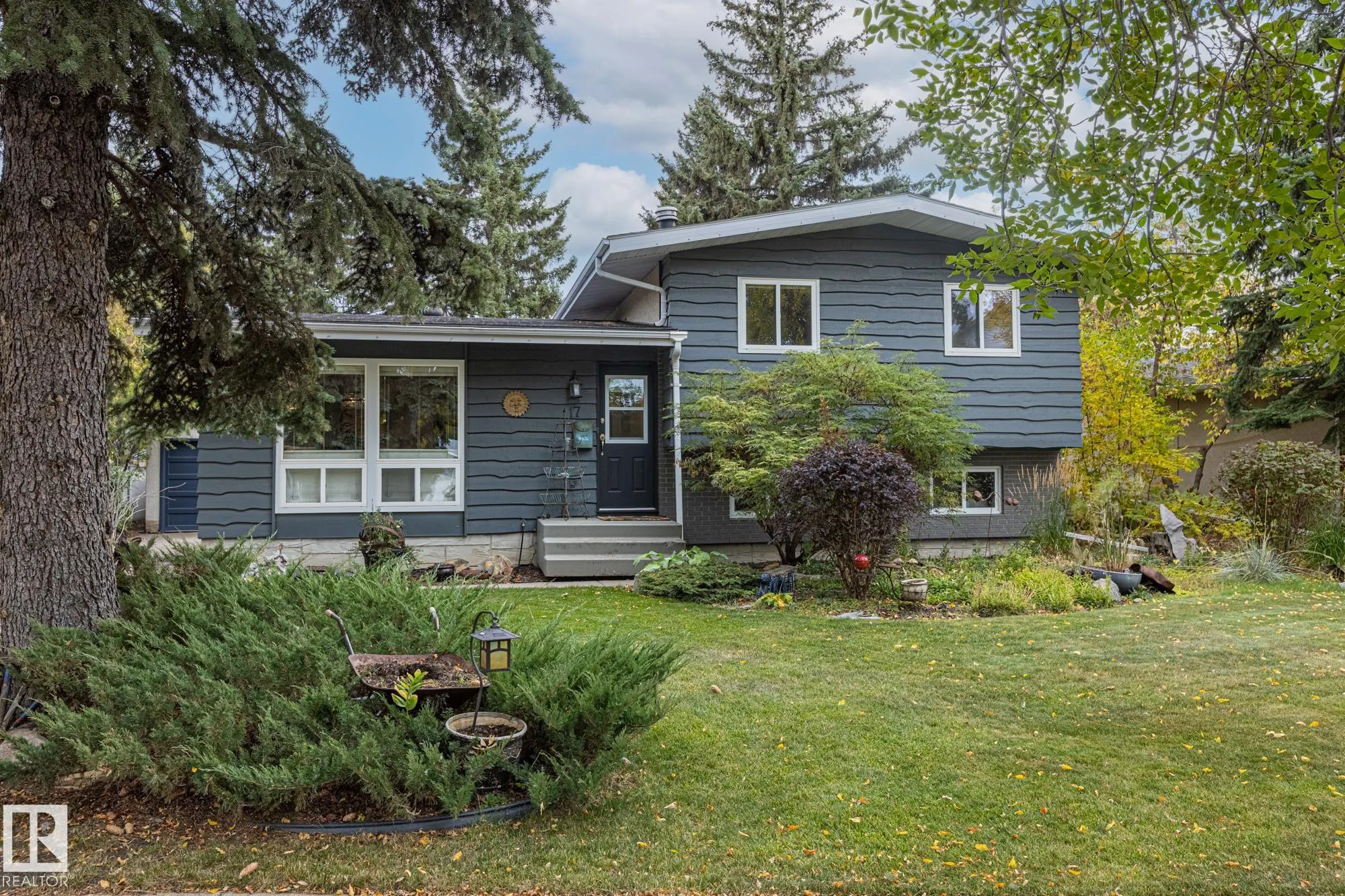 17 LAURIER Crescent