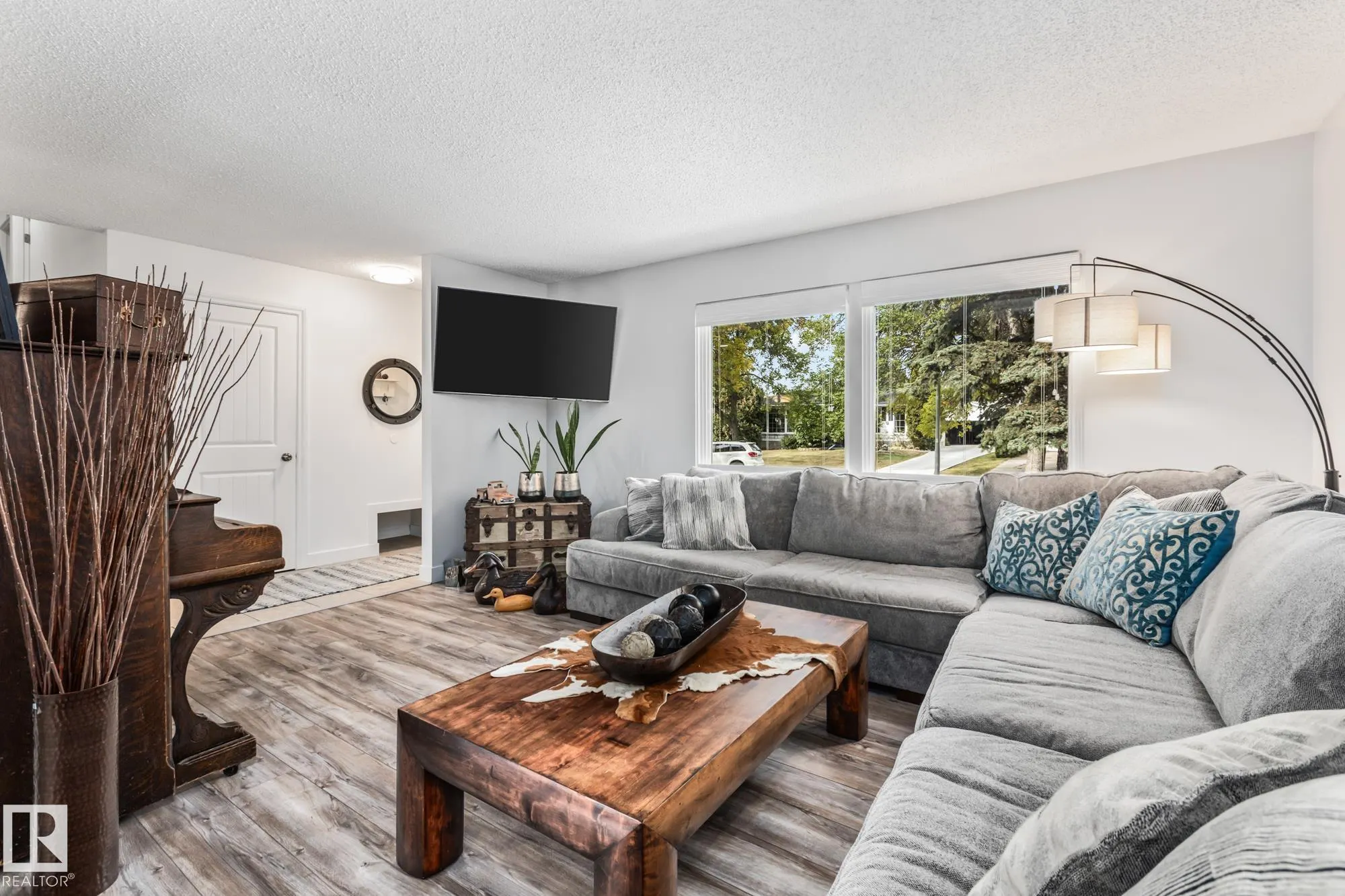 17 LAURIER Crescent