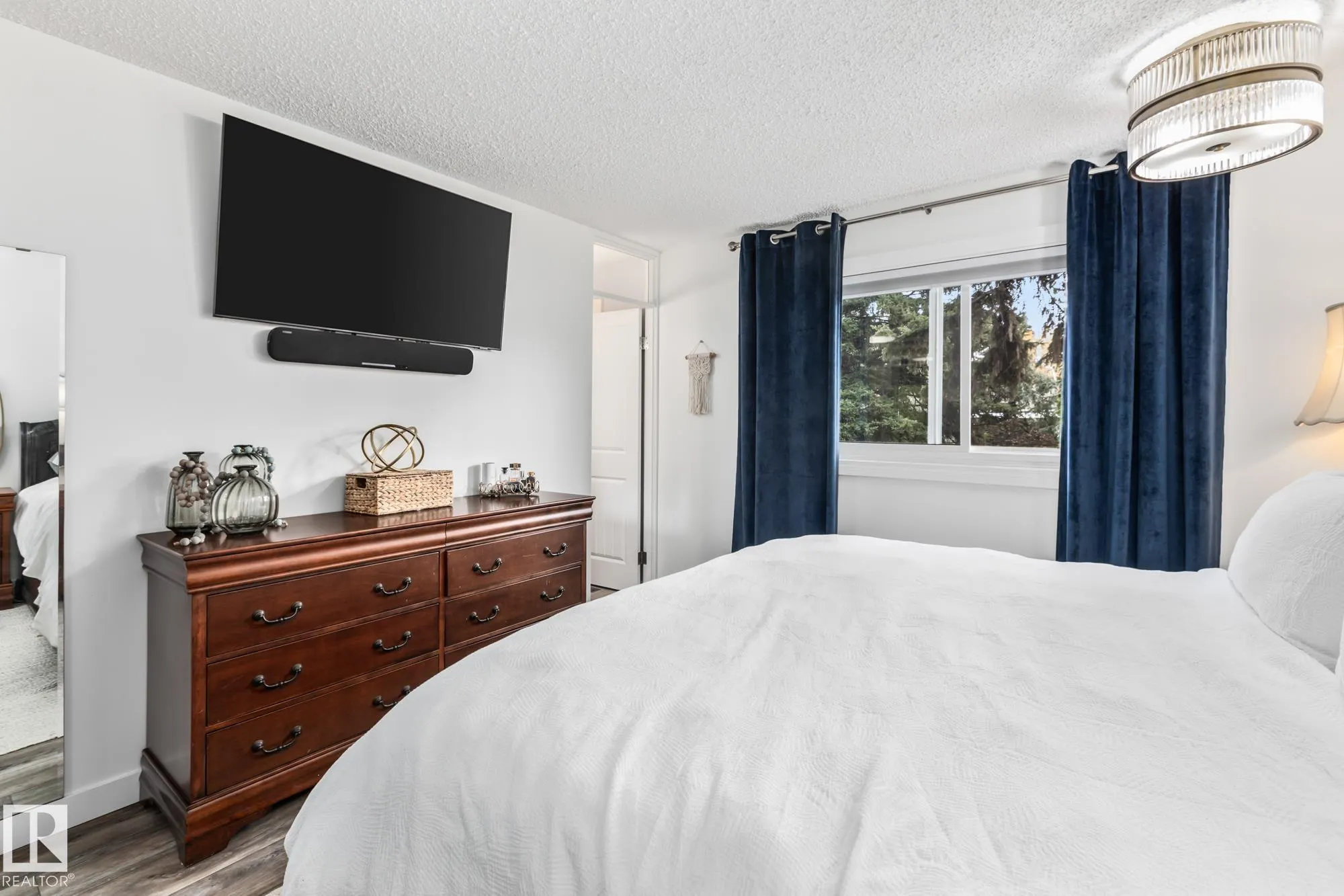 17 LAURIER Crescent