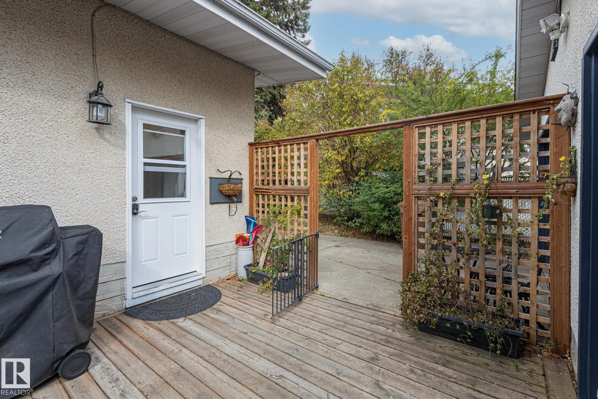 17 LAURIER Crescent