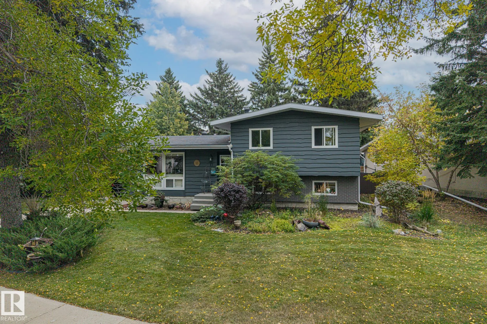 17 LAURIER Crescent