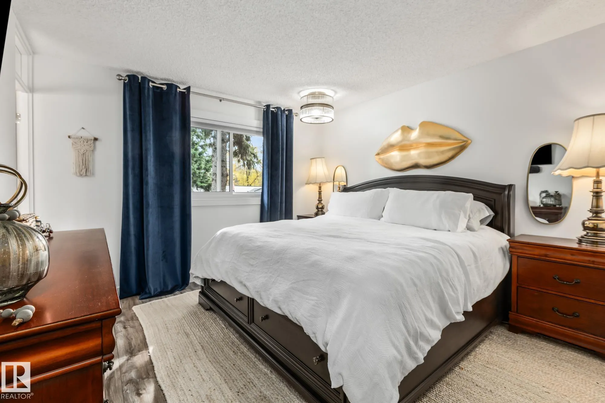 17 LAURIER Crescent