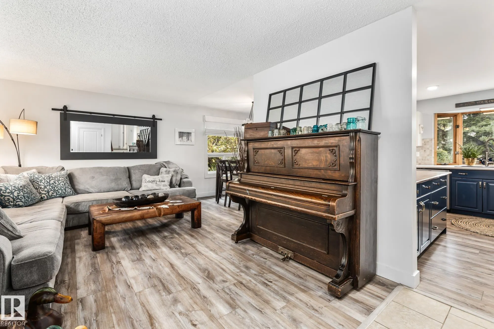17 LAURIER Crescent