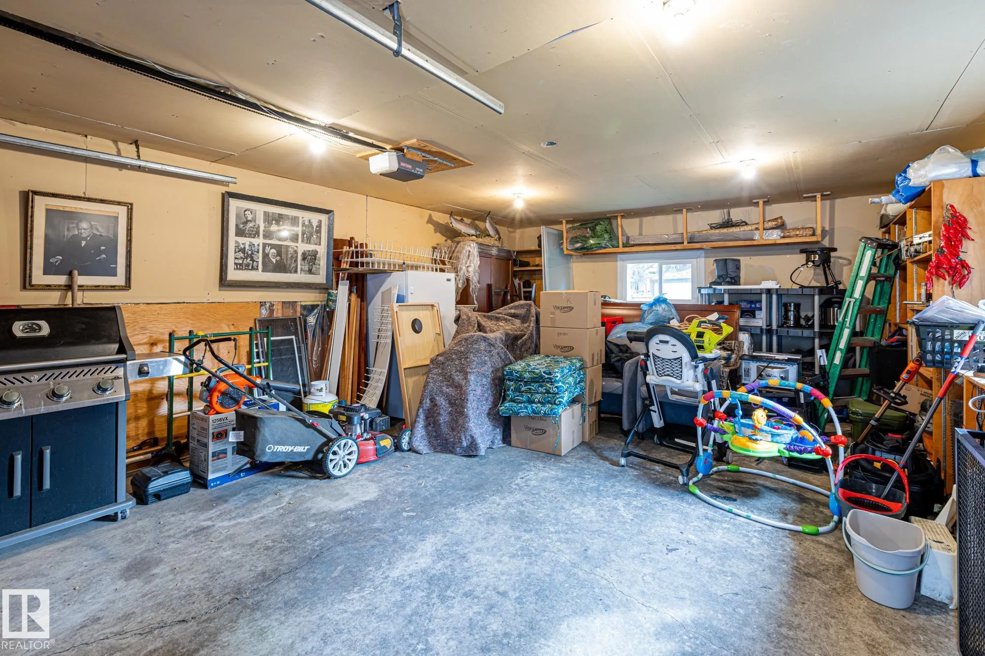 17 LAURIER Crescent
