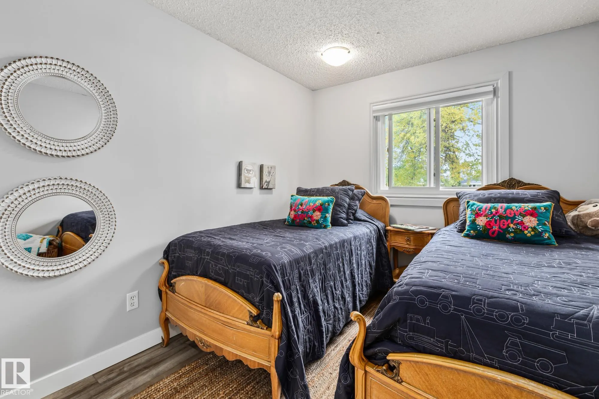 17 LAURIER Crescent