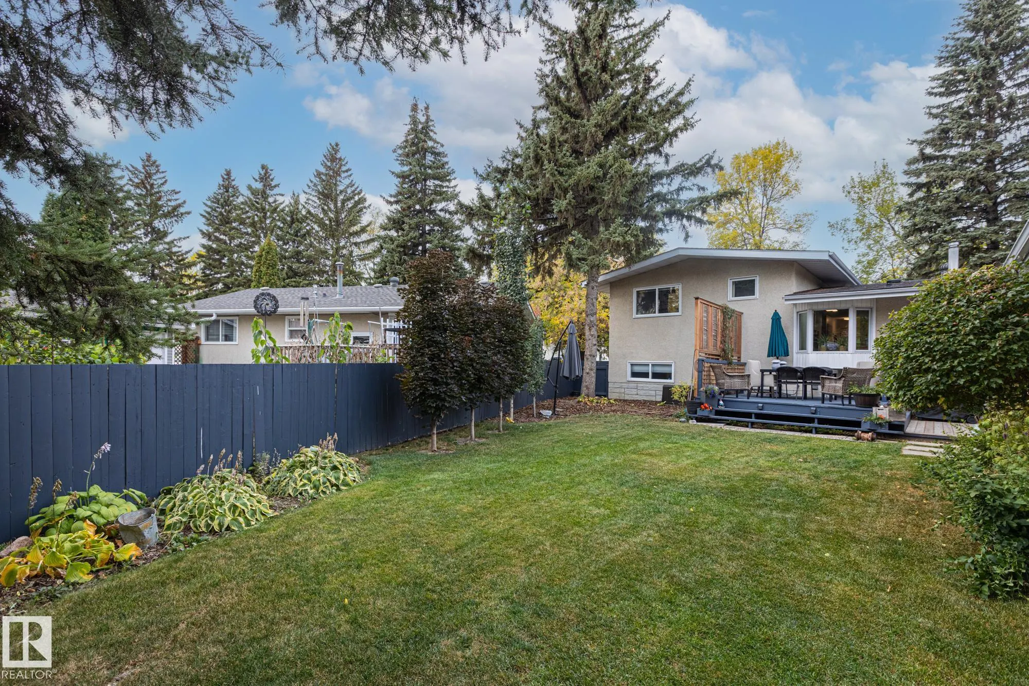 17 LAURIER Crescent