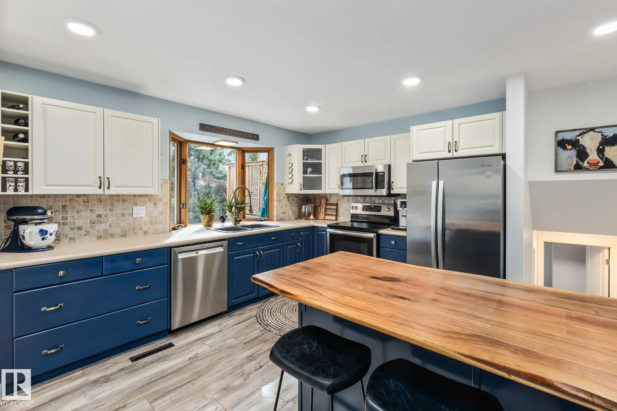 17 LAURIER Crescent