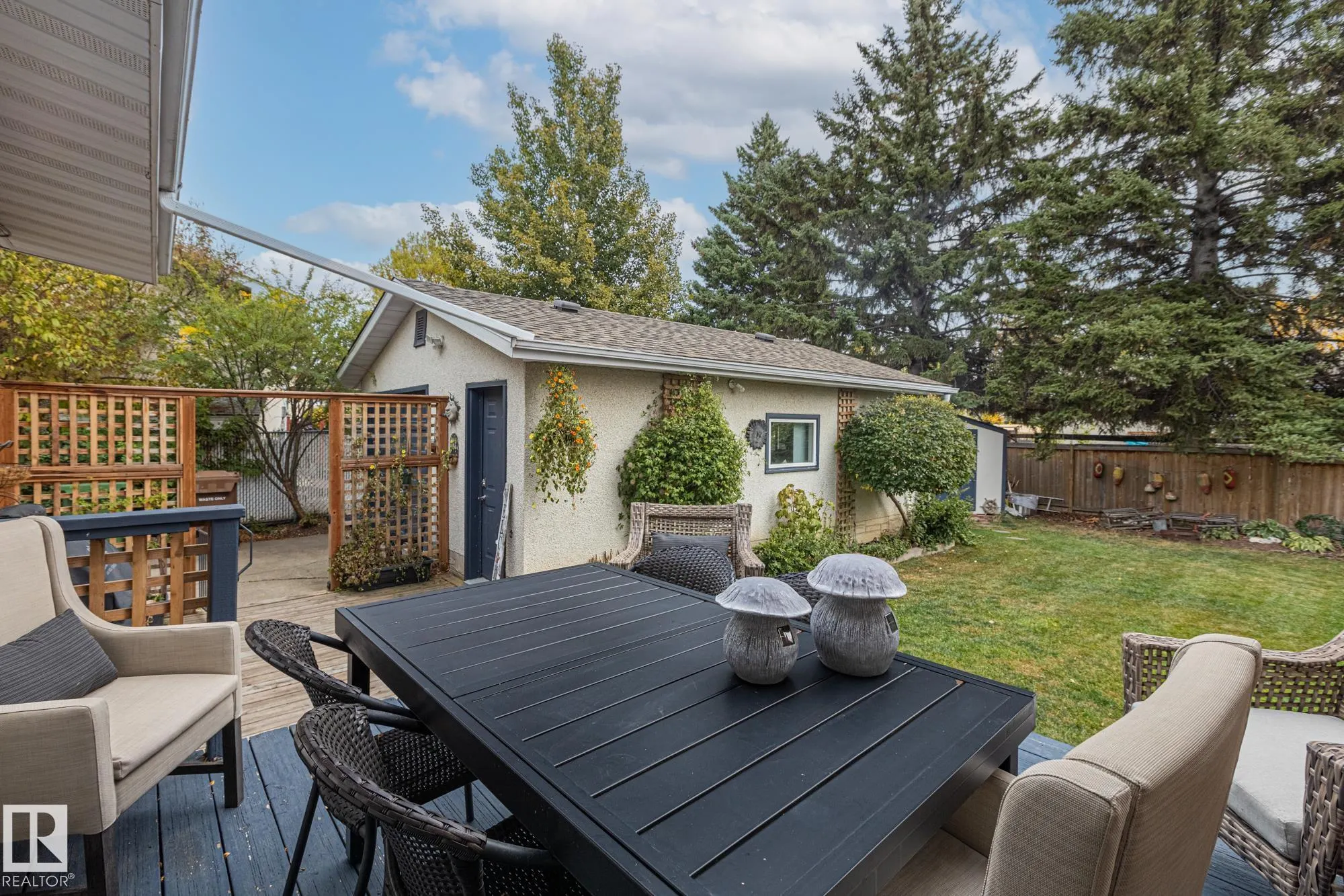 17 LAURIER Crescent