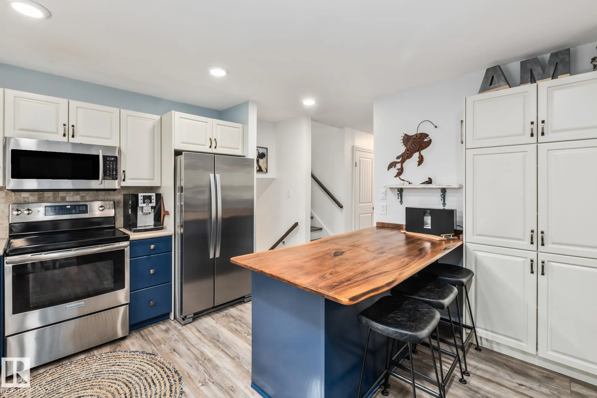 17 LAURIER Crescent