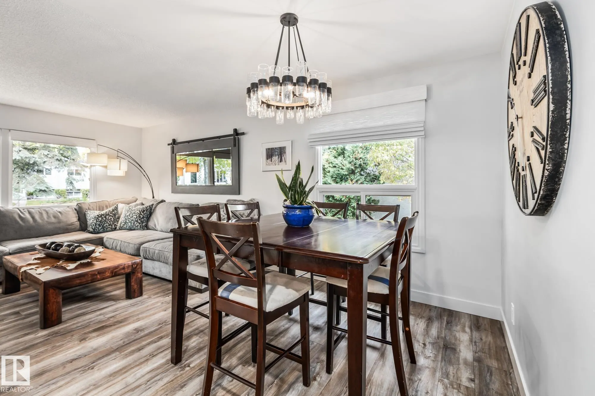 17 LAURIER Crescent