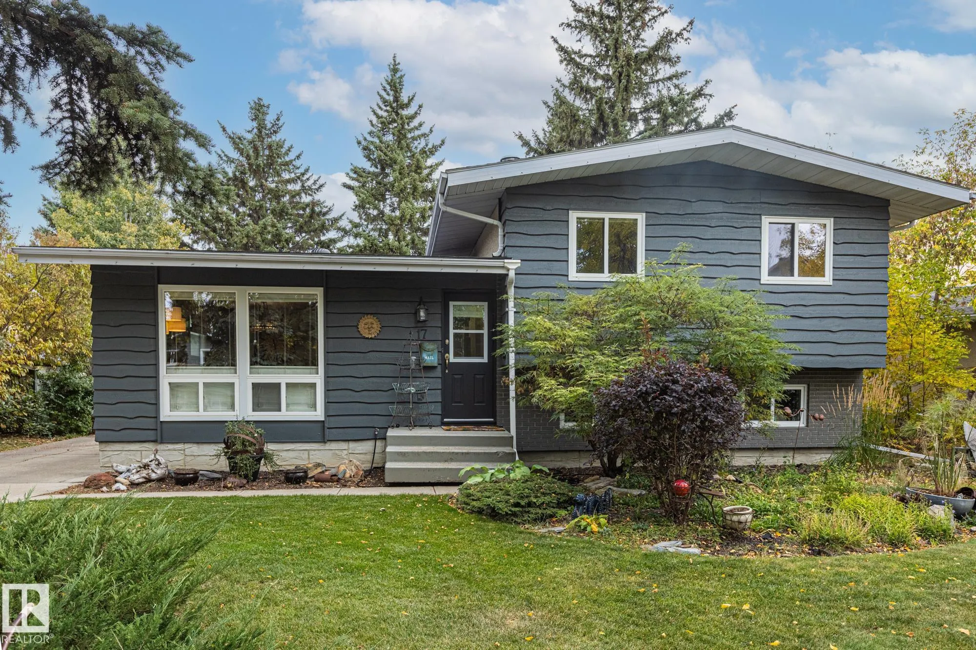 17 LAURIER Crescent