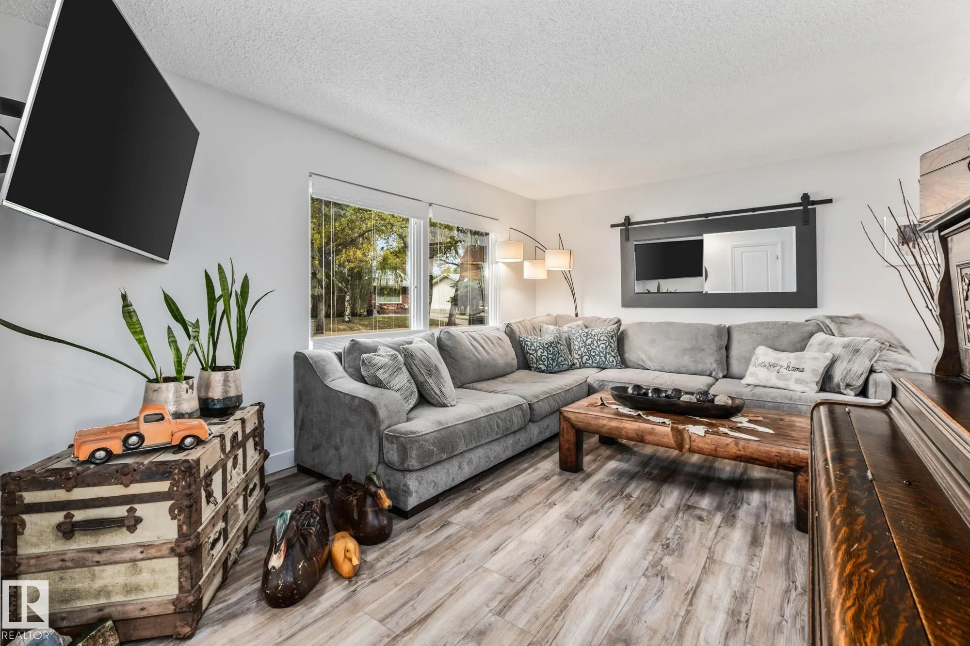 17 LAURIER Crescent