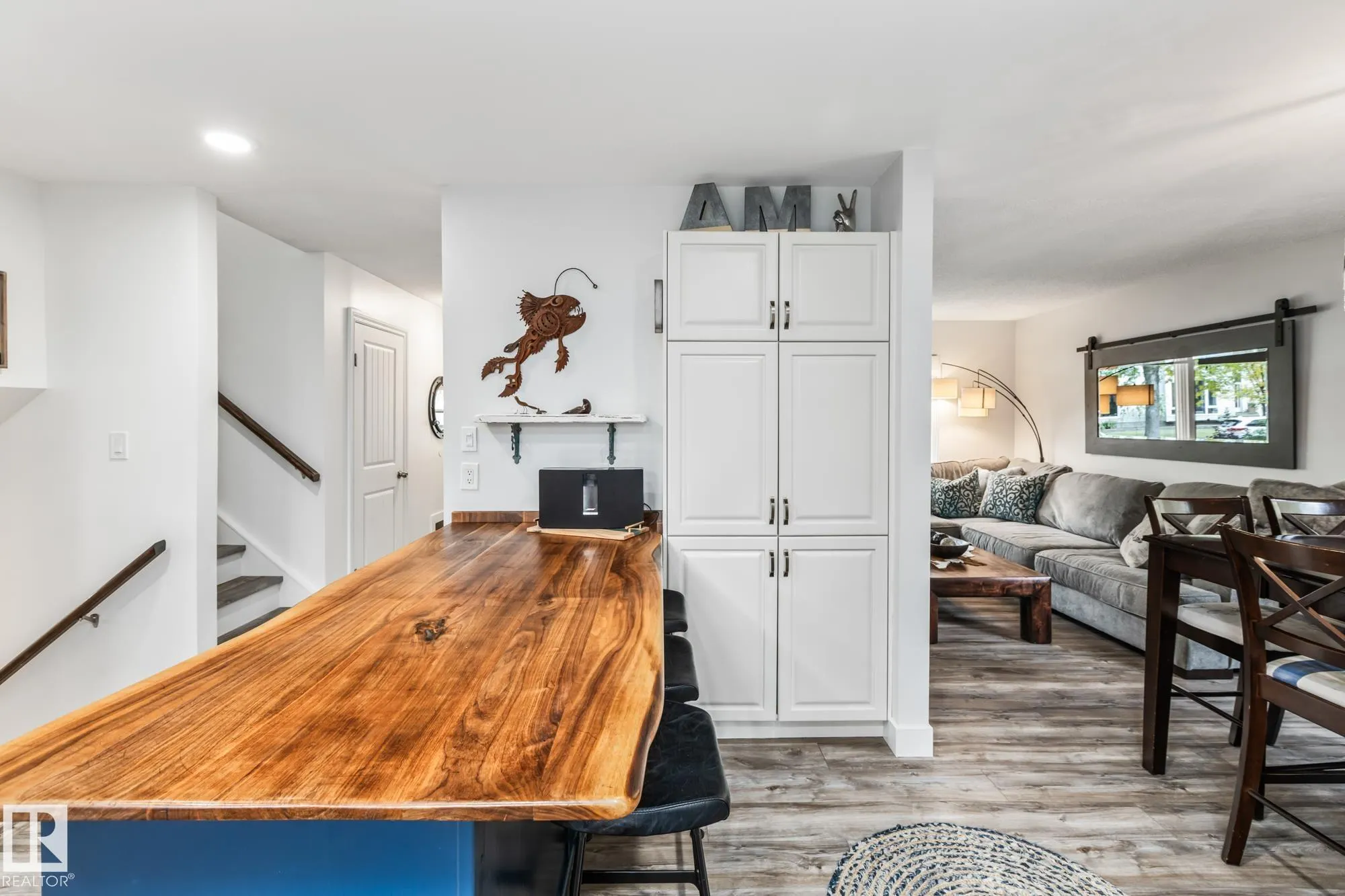 17 LAURIER Crescent