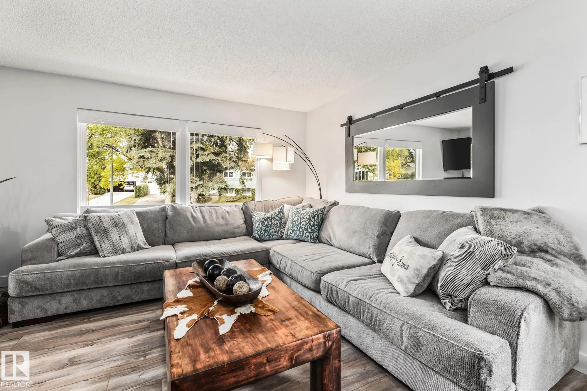 17 LAURIER Crescent