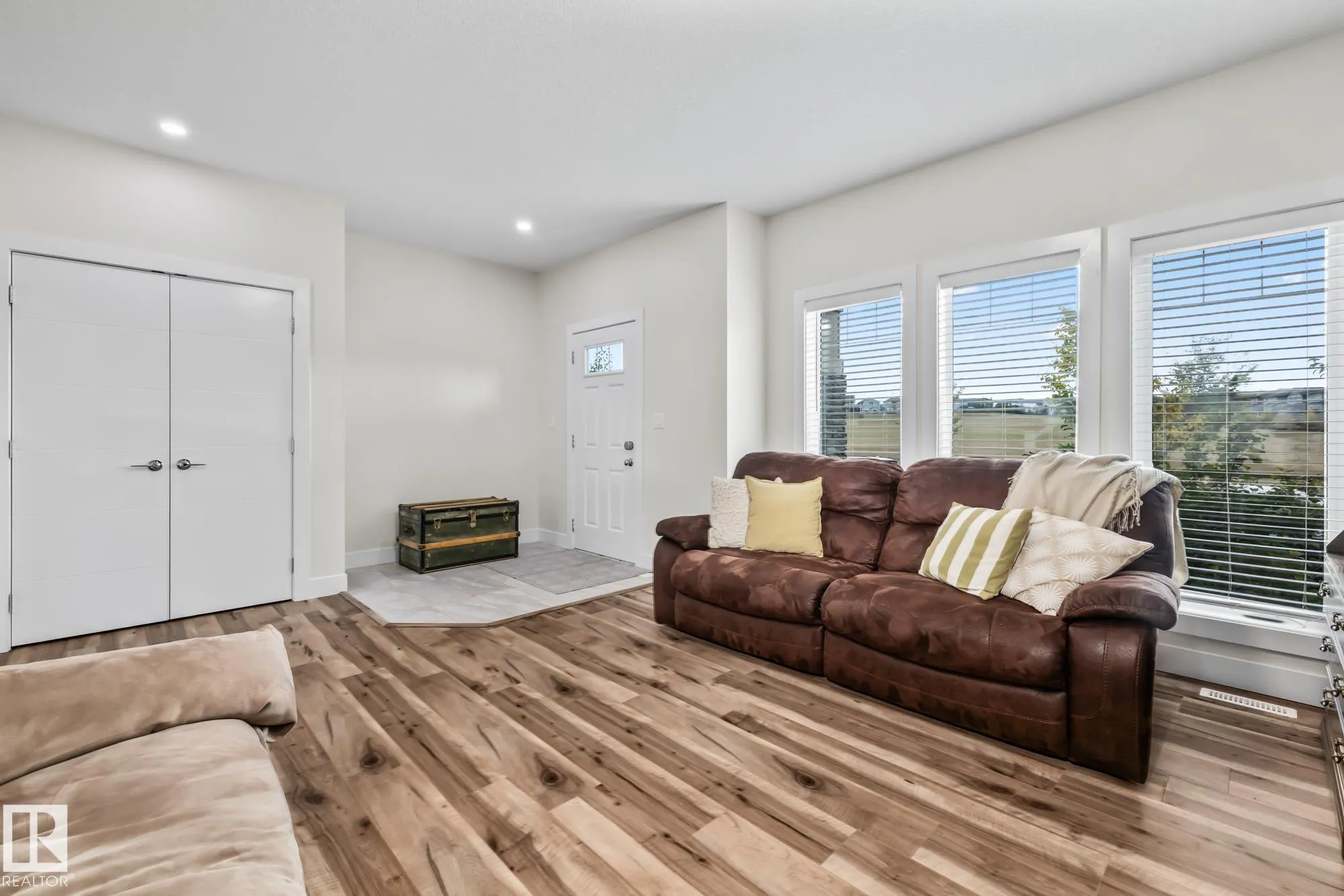 301 HAWKS RIDGE Boulevard