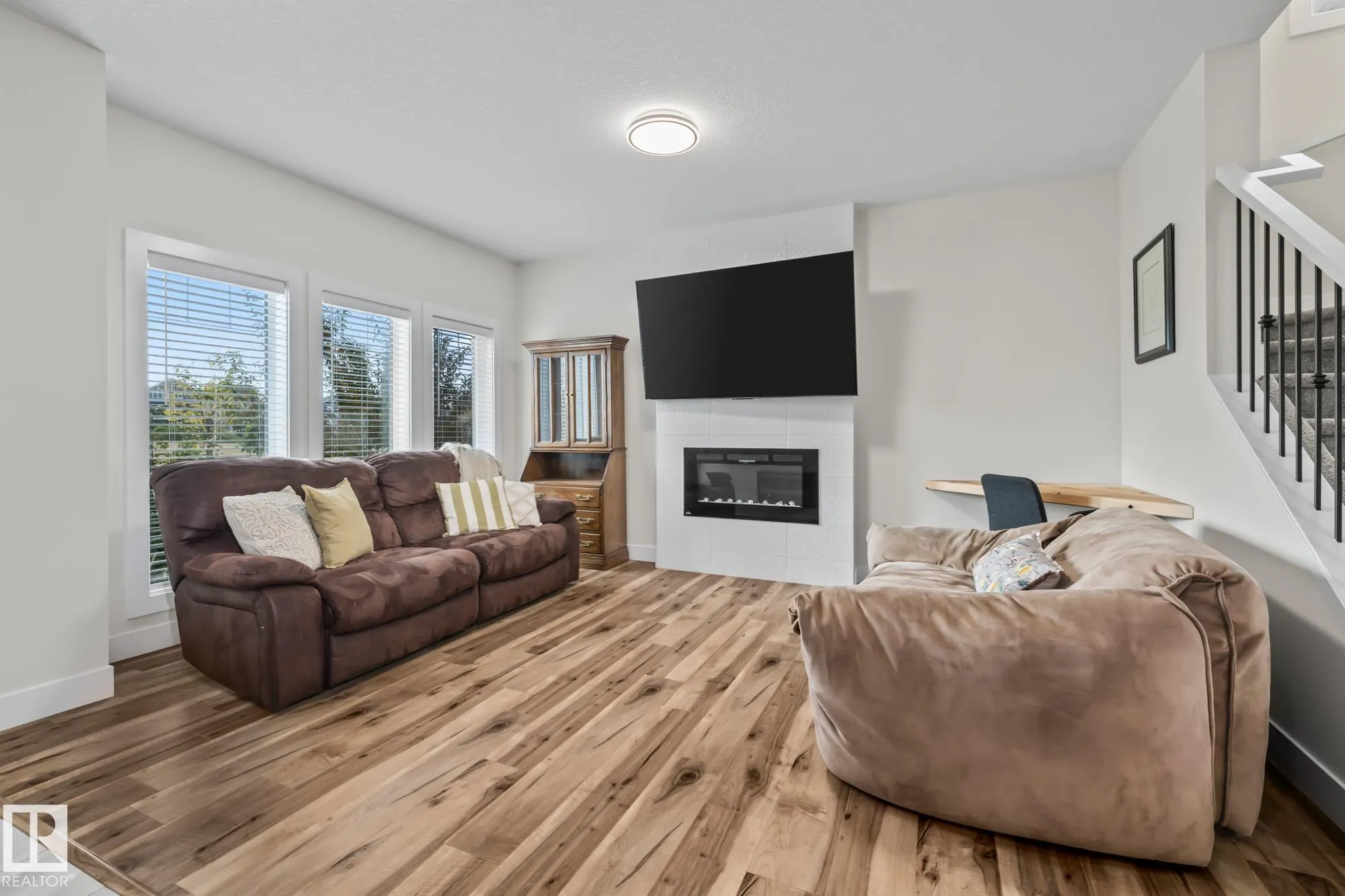 301 HAWKS RIDGE Boulevard